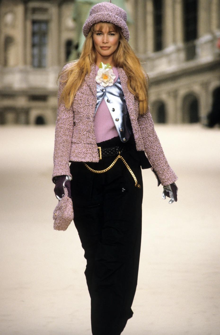 Ikonische Chanel Vintage H/W 1994 Lila Schwarz Fantasy Tweed 94A Jacke im Zustand „Gut“ im Angebot in Jersey City, NJ