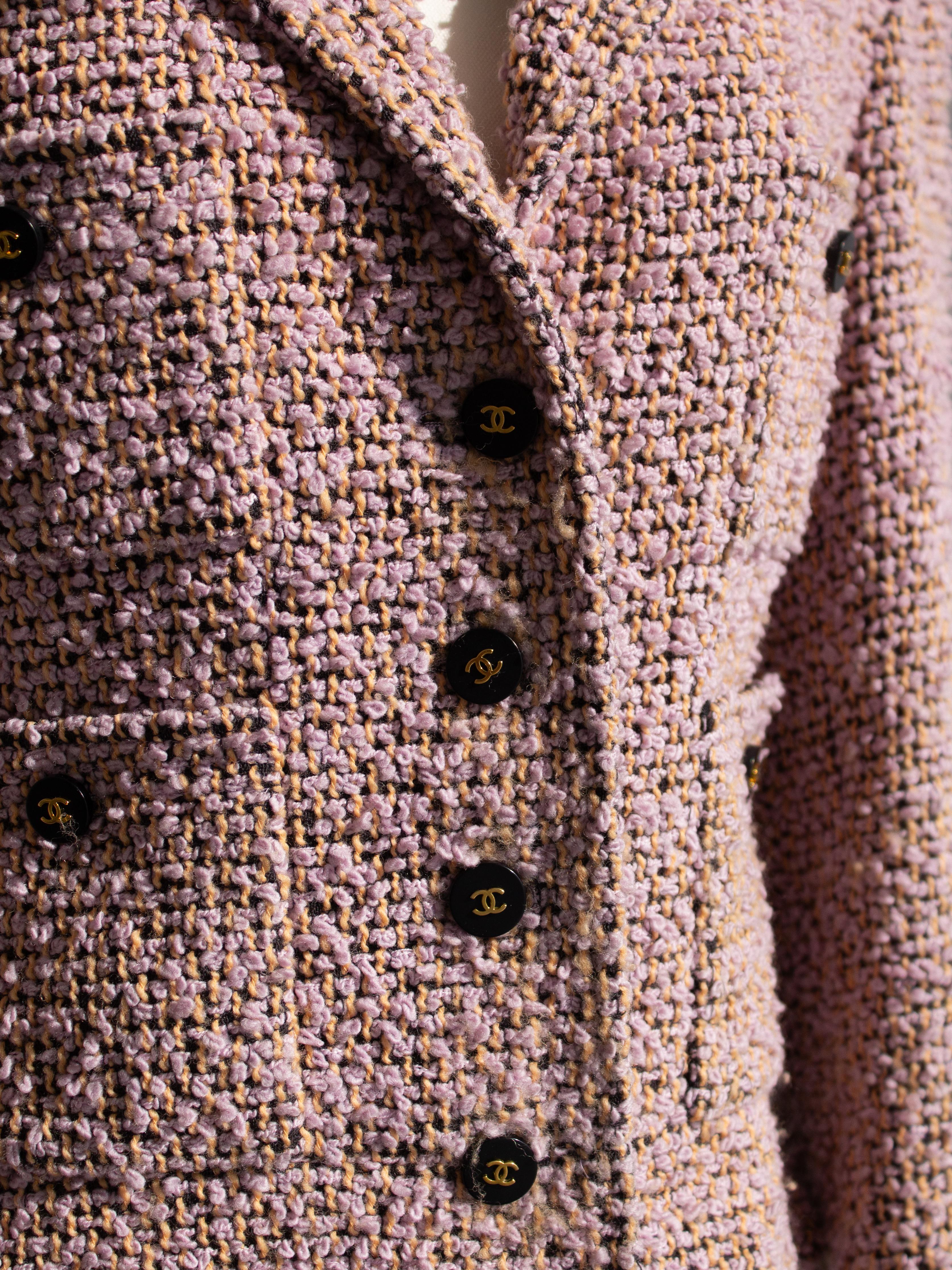 Ikonische Chanel Vintage H/W 1994 Lila Schwarz Fantasy Tweed 94A Jacke im Angebot 3