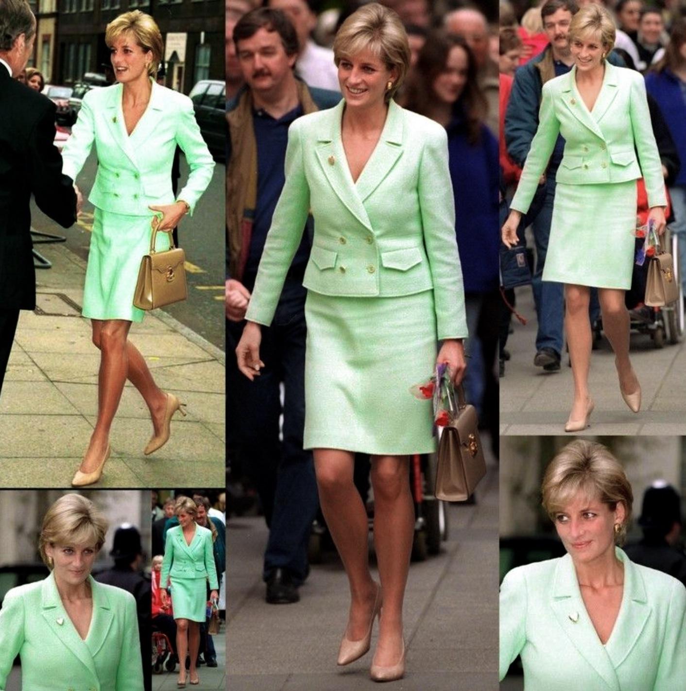 Iconic Chanel Vintage Princess Diana S/S 1997 Green Tweed CC 97P Jacket For Sale 7