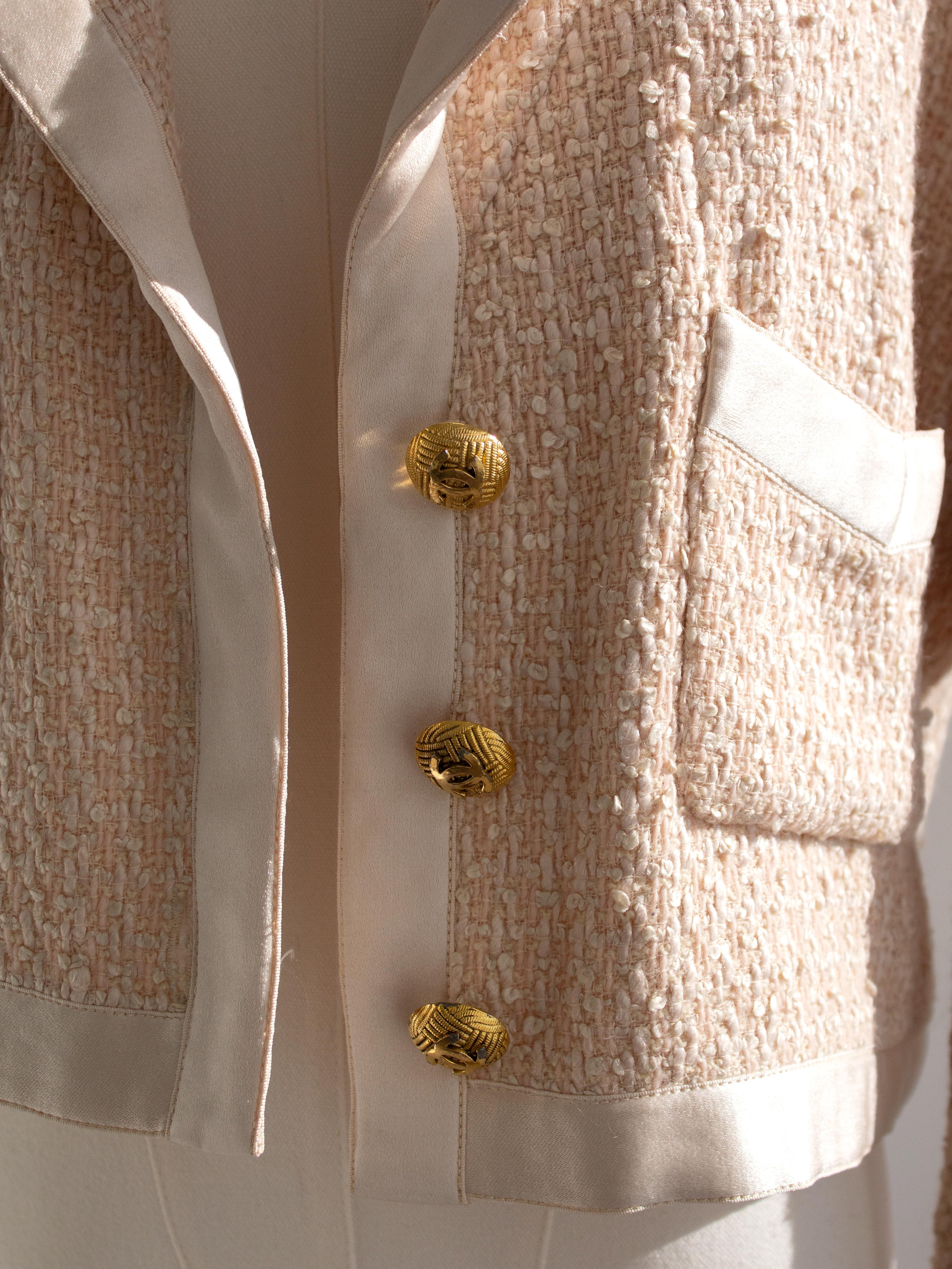 Iconic Chanel Vintage S/S 1990 Pink Ecru Satin Tweed Gold CC Cropped Jacket For Sale 6