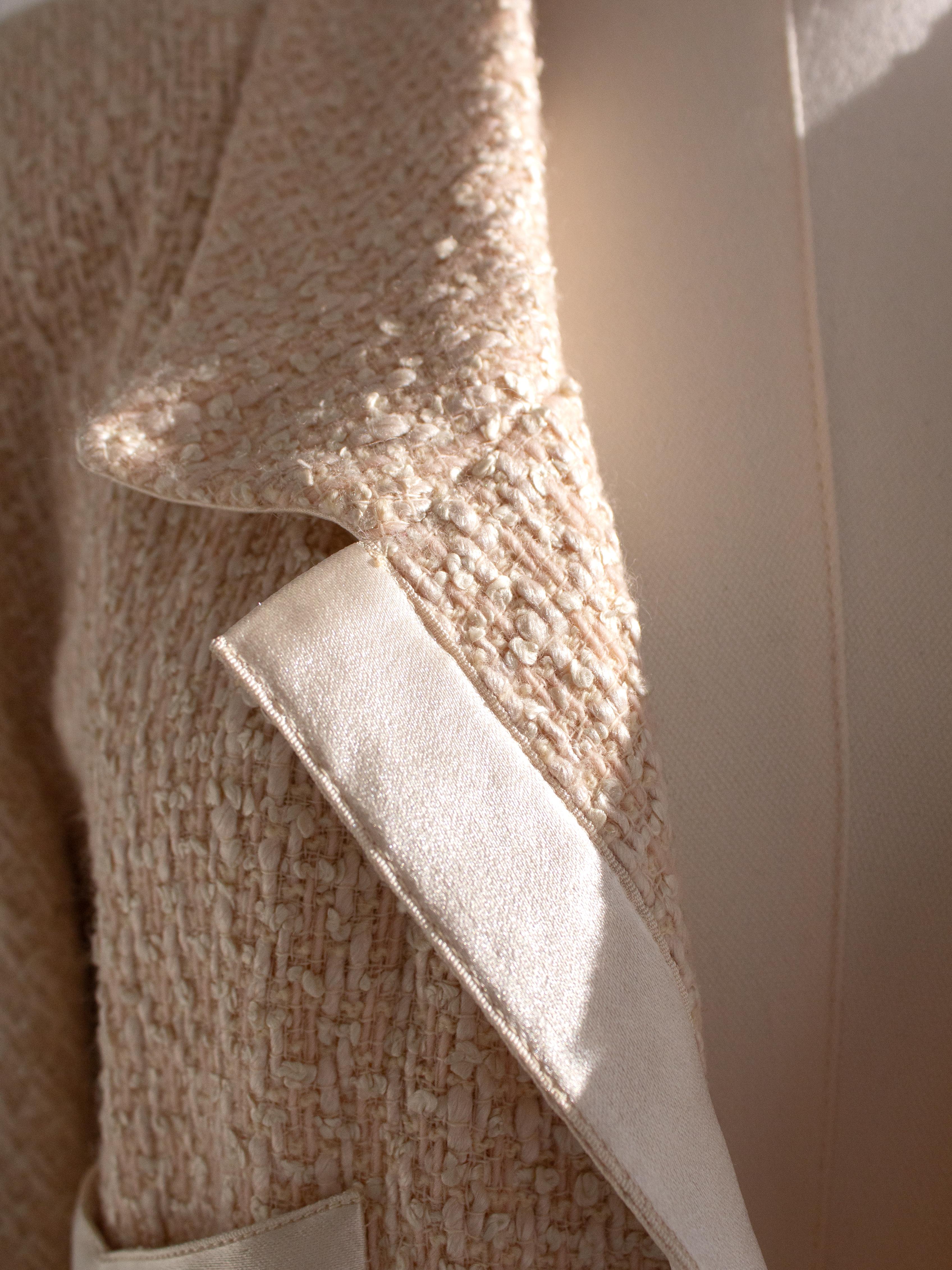 Iconic Chanel Vintage S/S 1990 Pink Ecru Satin Tweed Gold CC Cropped Jacket For Sale 7