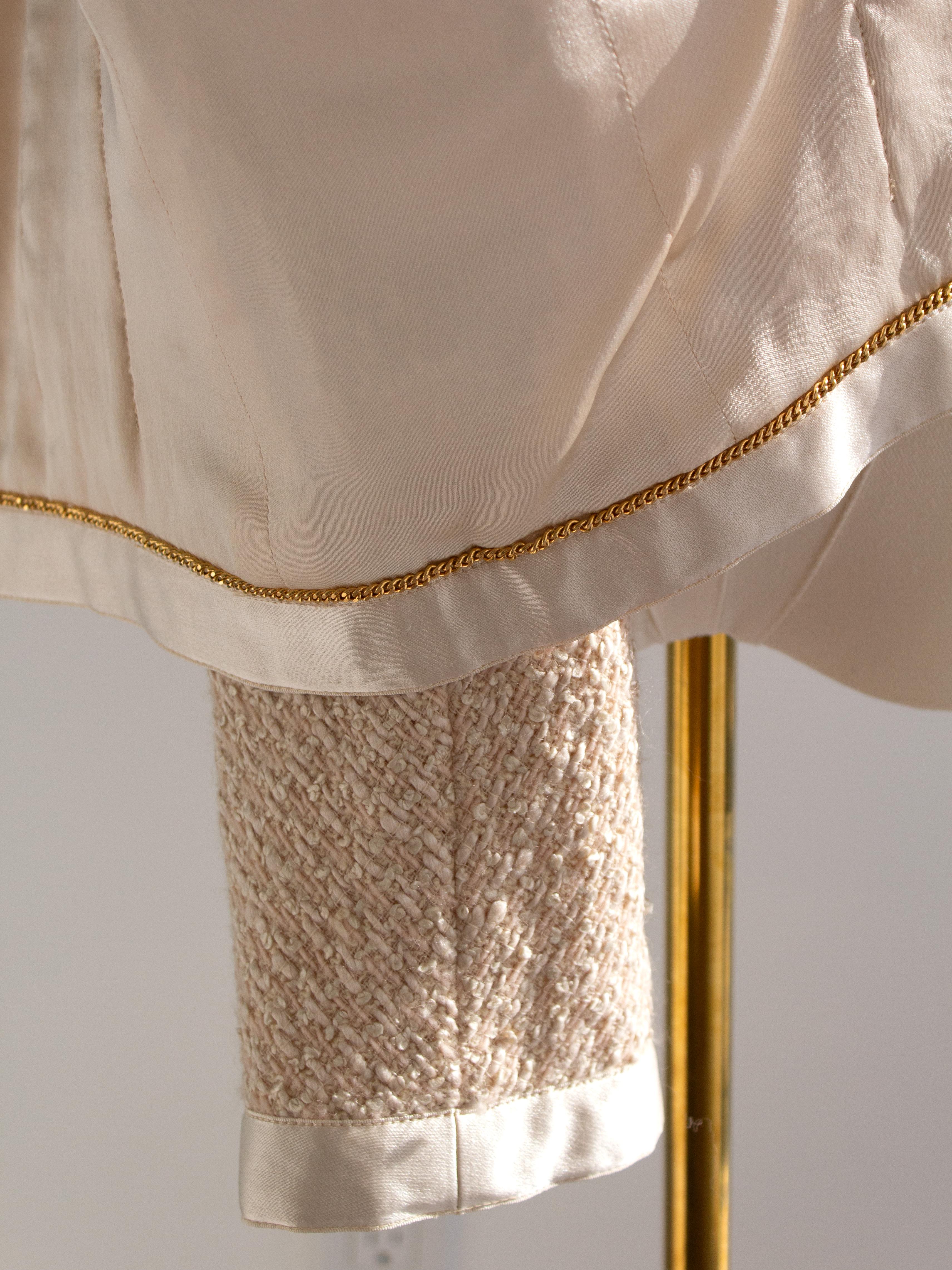Iconic Chanel Vintage S/S 1990 Pink Ecru Satin Tweed Gold CC Cropped Jacket For Sale 9