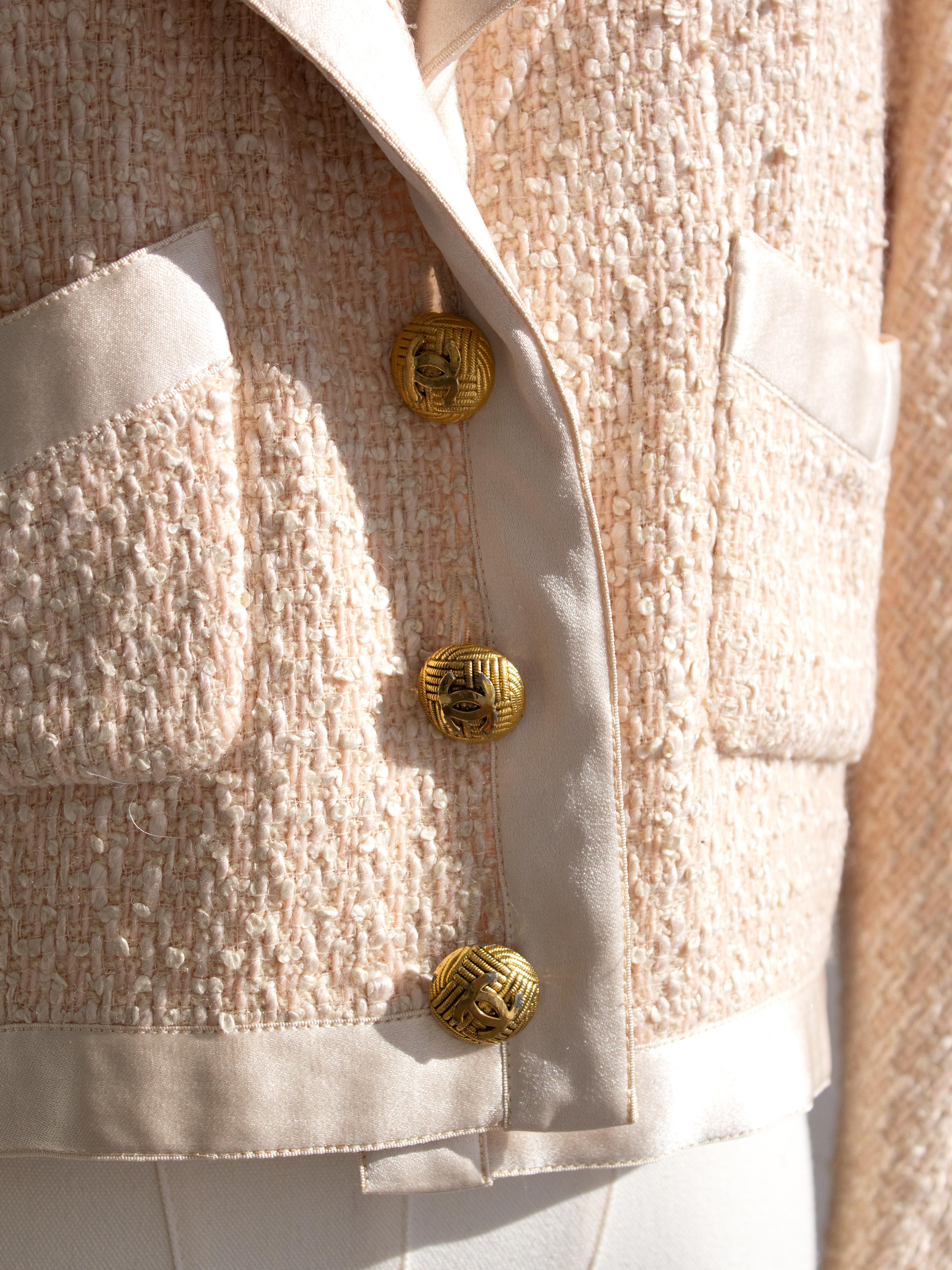 Iconic Chanel Vintage S/S 1990 Pink Ecru Satin Tweed Gold CC Cropped Jacket For Sale 2