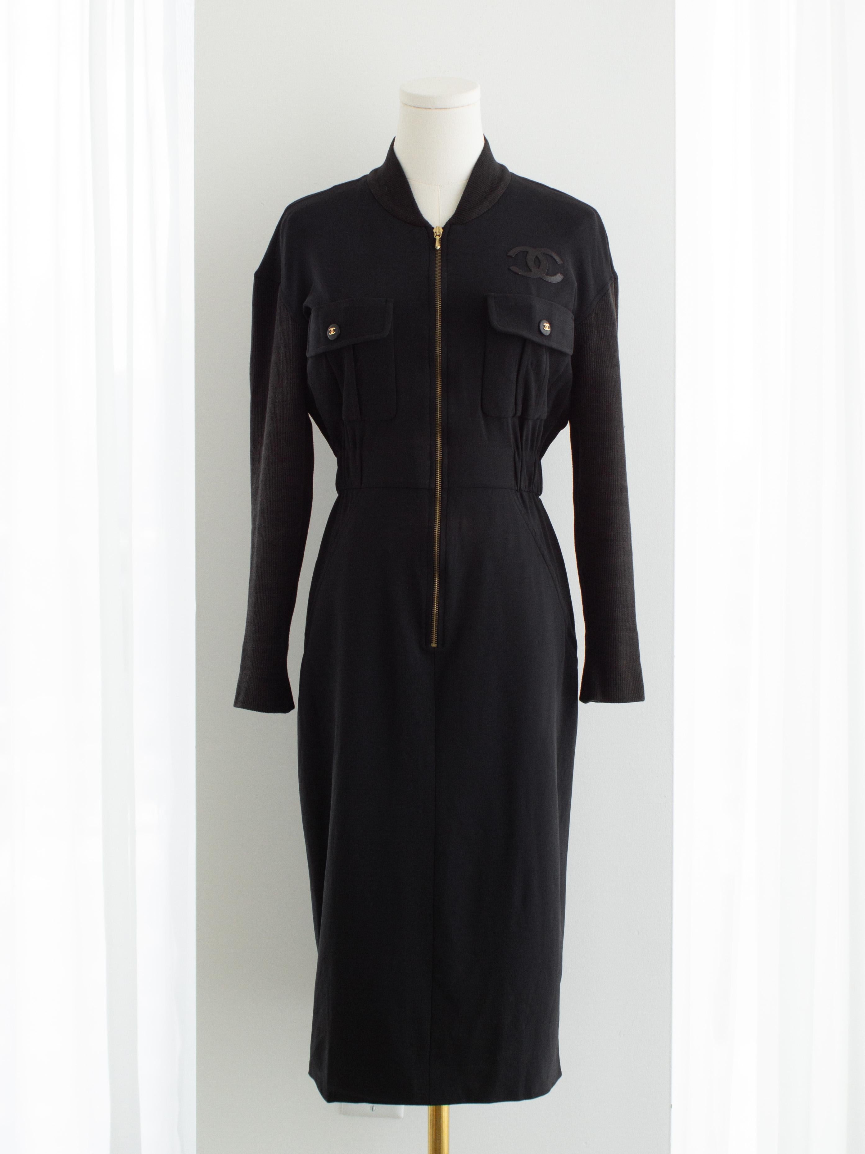 Women's Iconic Chanel Vintage S/S 1992 Karl Black CC Knit Zip Mini 90s Dress For Sale