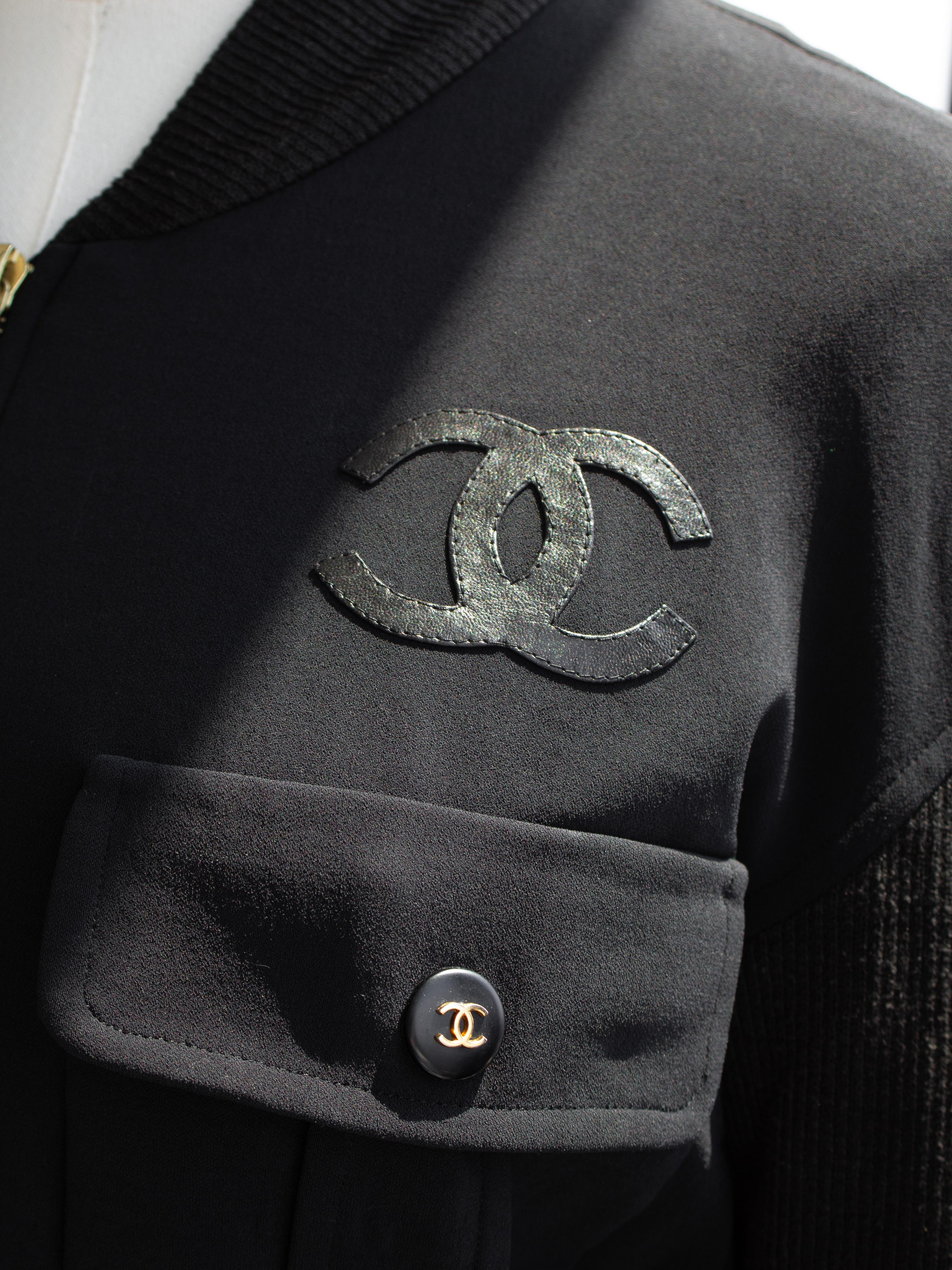 Iconic Chanel Vintage S/S 1992 Karl Black CC Knit Zip Mini 90s Dress For Sale 4