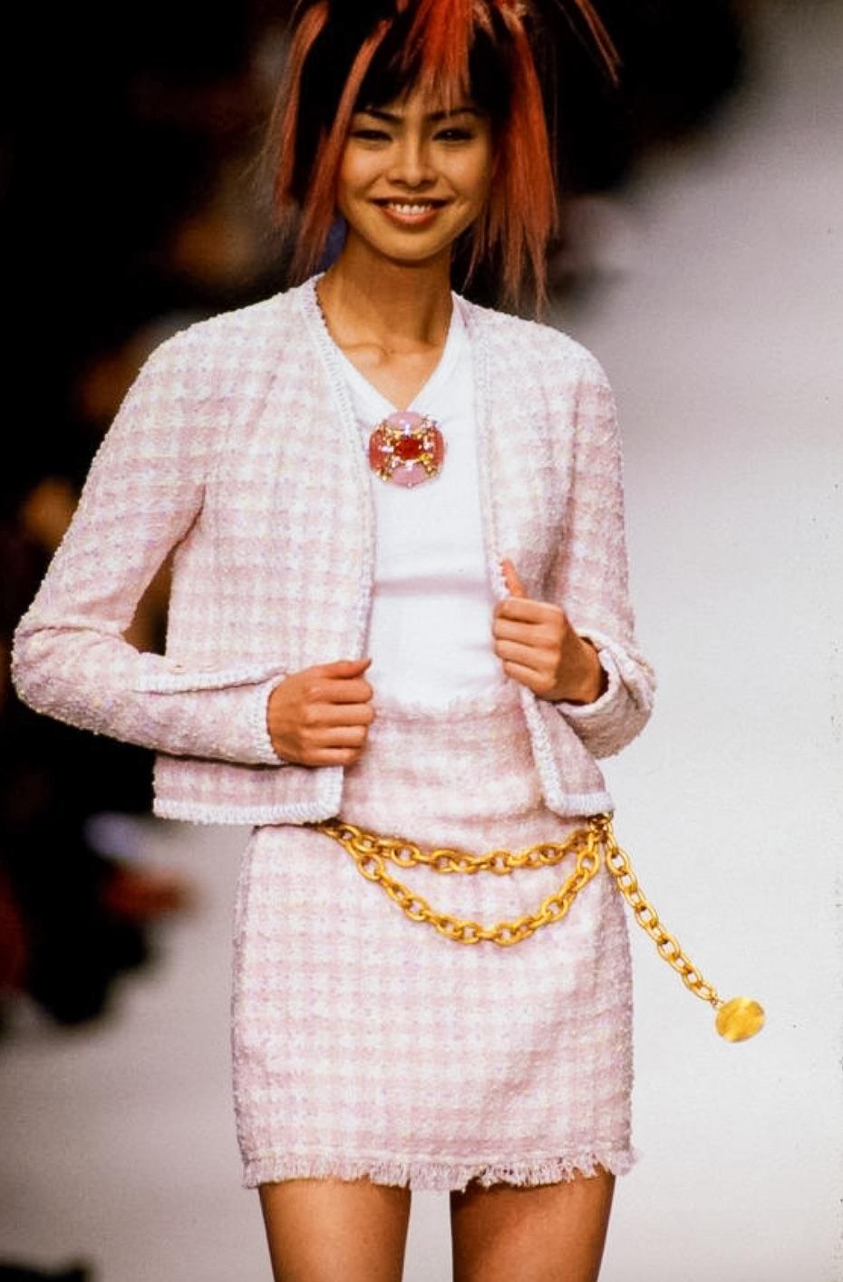 Iconic Chanel Vintage S/S 1994 Runway Pink Popcorn Tweed 94P Jacket Skirt Suit 9