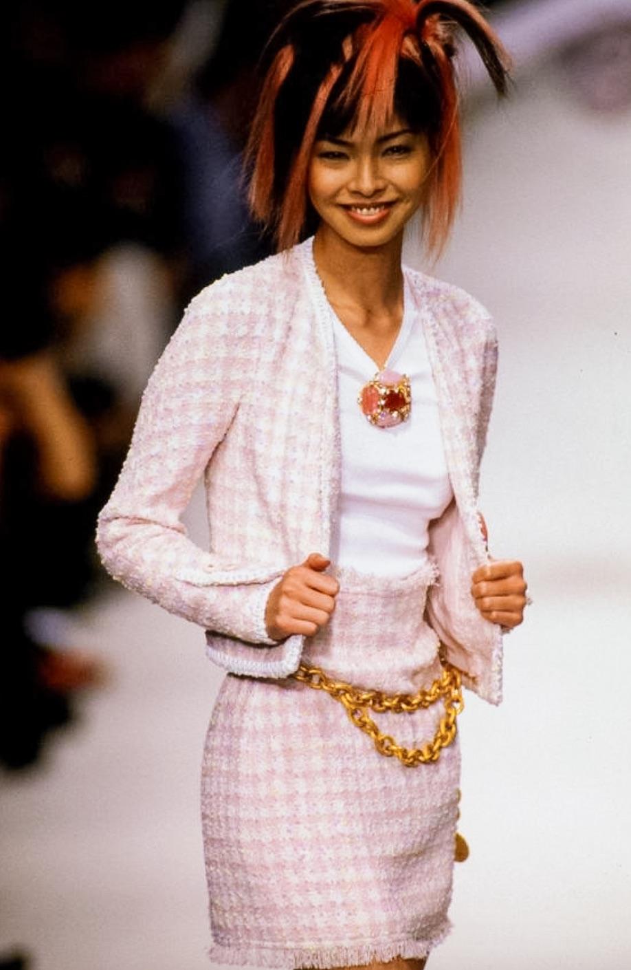Iconic Chanel Vintage S/S 1994 Runway Pink Popcorn Tweed 94P Jacket Skirt Suit 10