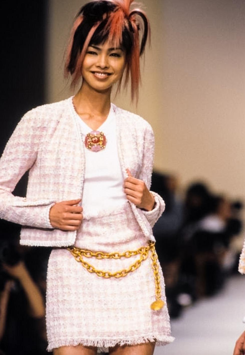 The iconic Chanel suit has become synonymous with timeless elegance and sophistication. This particular collectible suit from the Spring/Summer 1994 collection is a stunning example of the brand's exquisite attention to detail. Crafted from a pastel