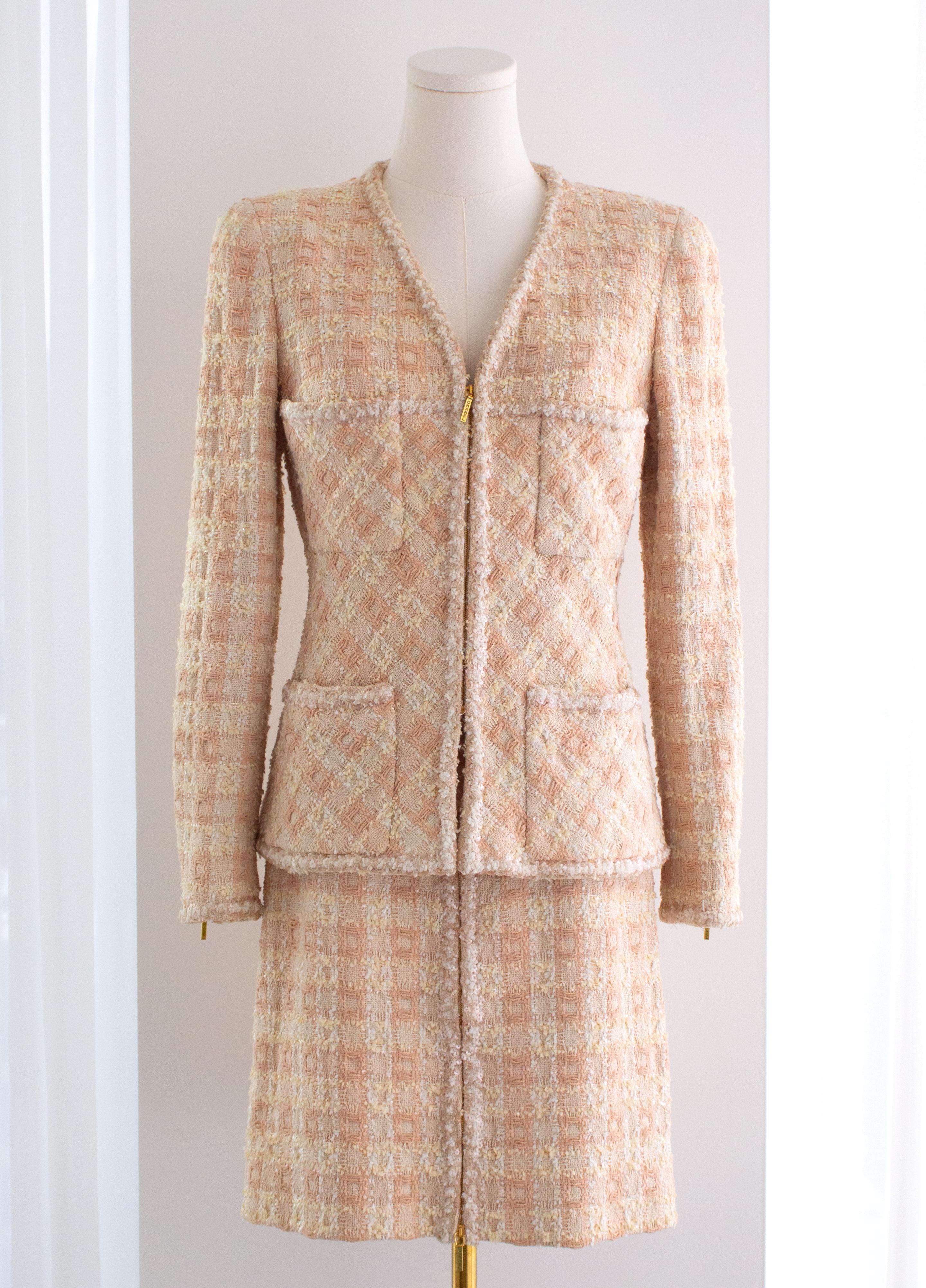 Women's Iconic Chanel Vintage S/S 1995 Barbie Pink Sequin Tweed 95P Jacket Suit