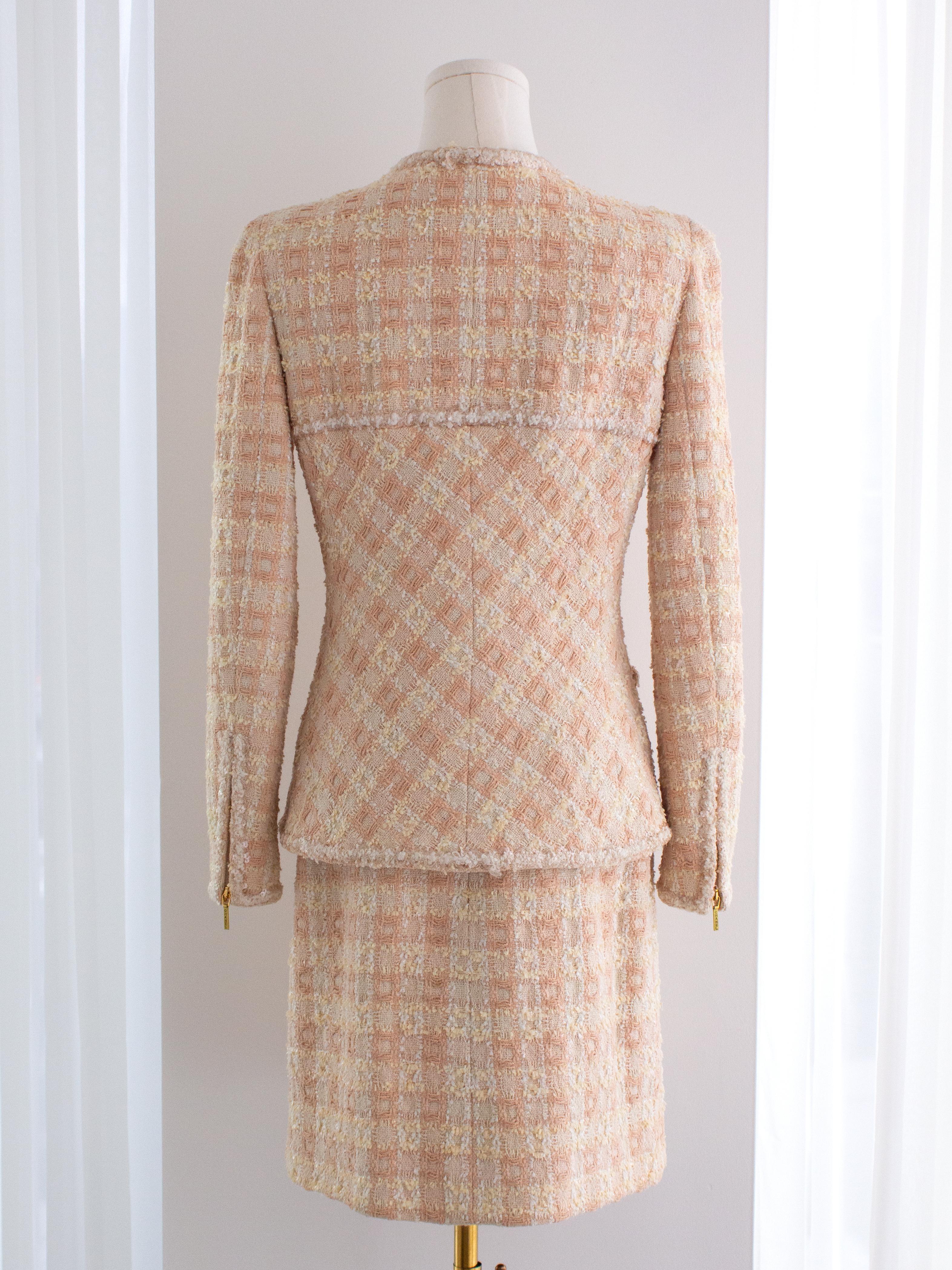 Iconic Chanel Vintage S/S 1995 Barbie Pink Sequin Tweed 95P Jacket Suit 2