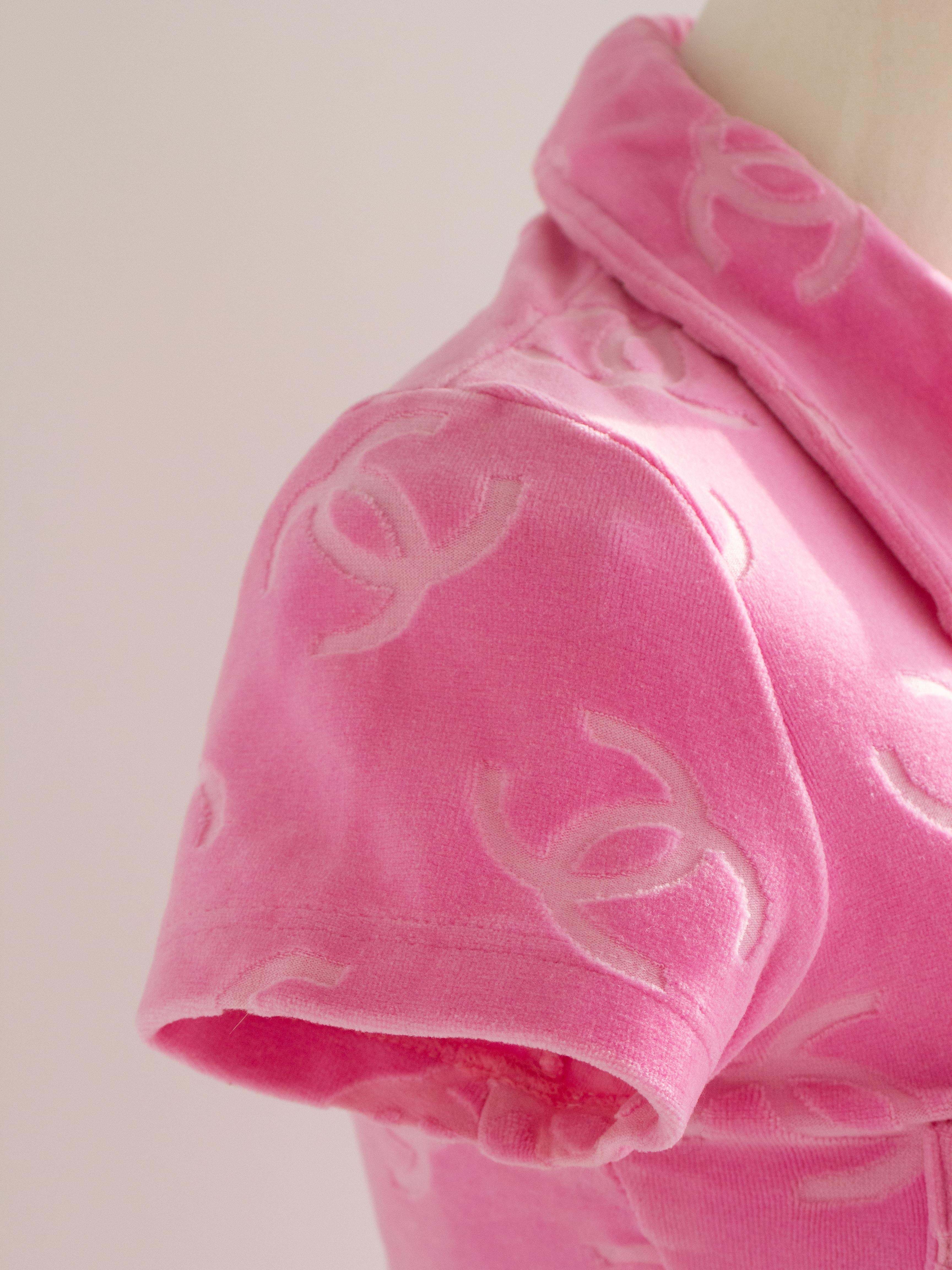 Iconic Chanel Vintage S/S 1996 Pink Velour CC Logo Button 96P Top For Sale 8