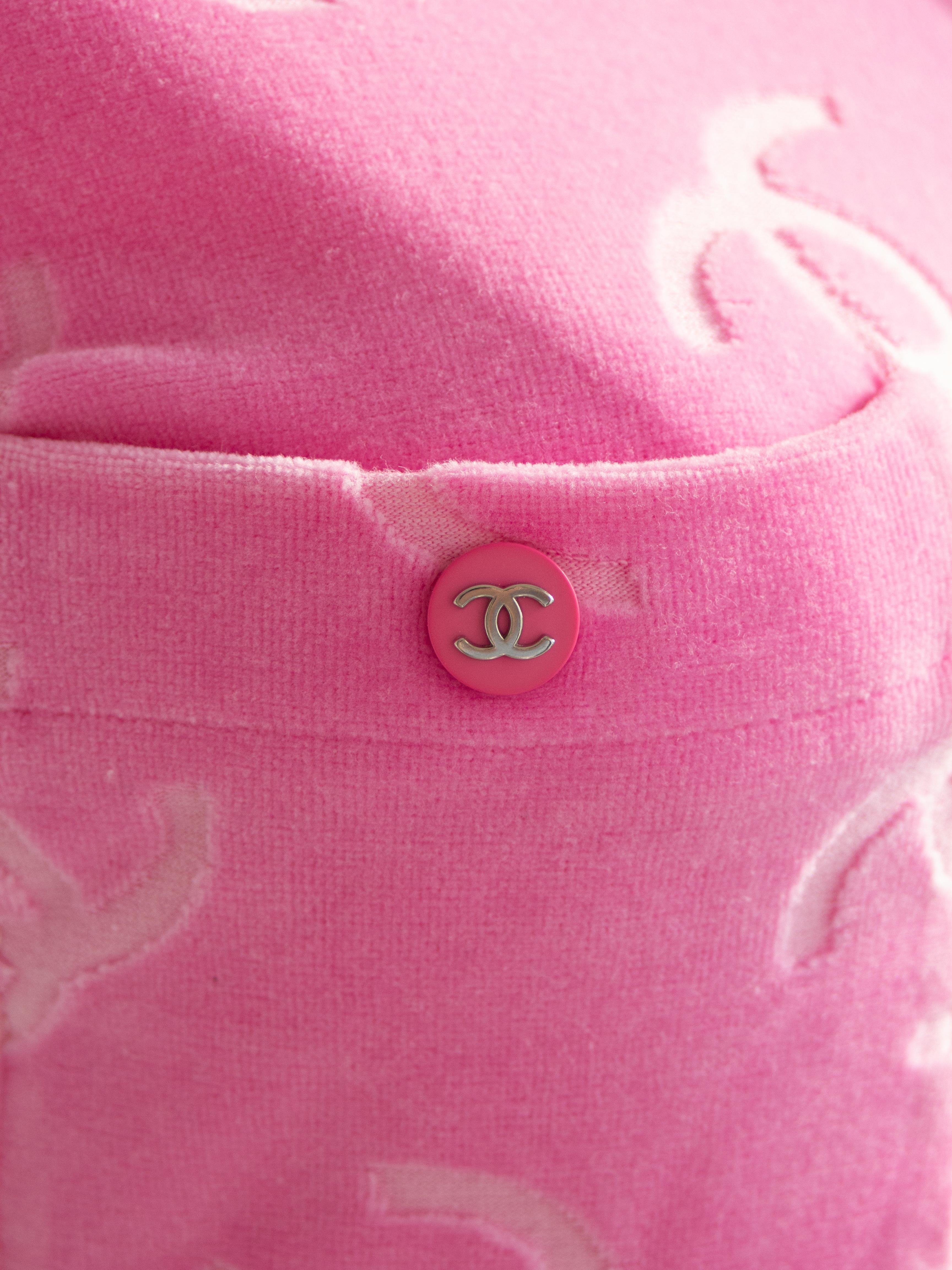 Iconic Chanel Vintage S/S 1996 Pink Velour CC Logo Button 96P Top For Sale 9