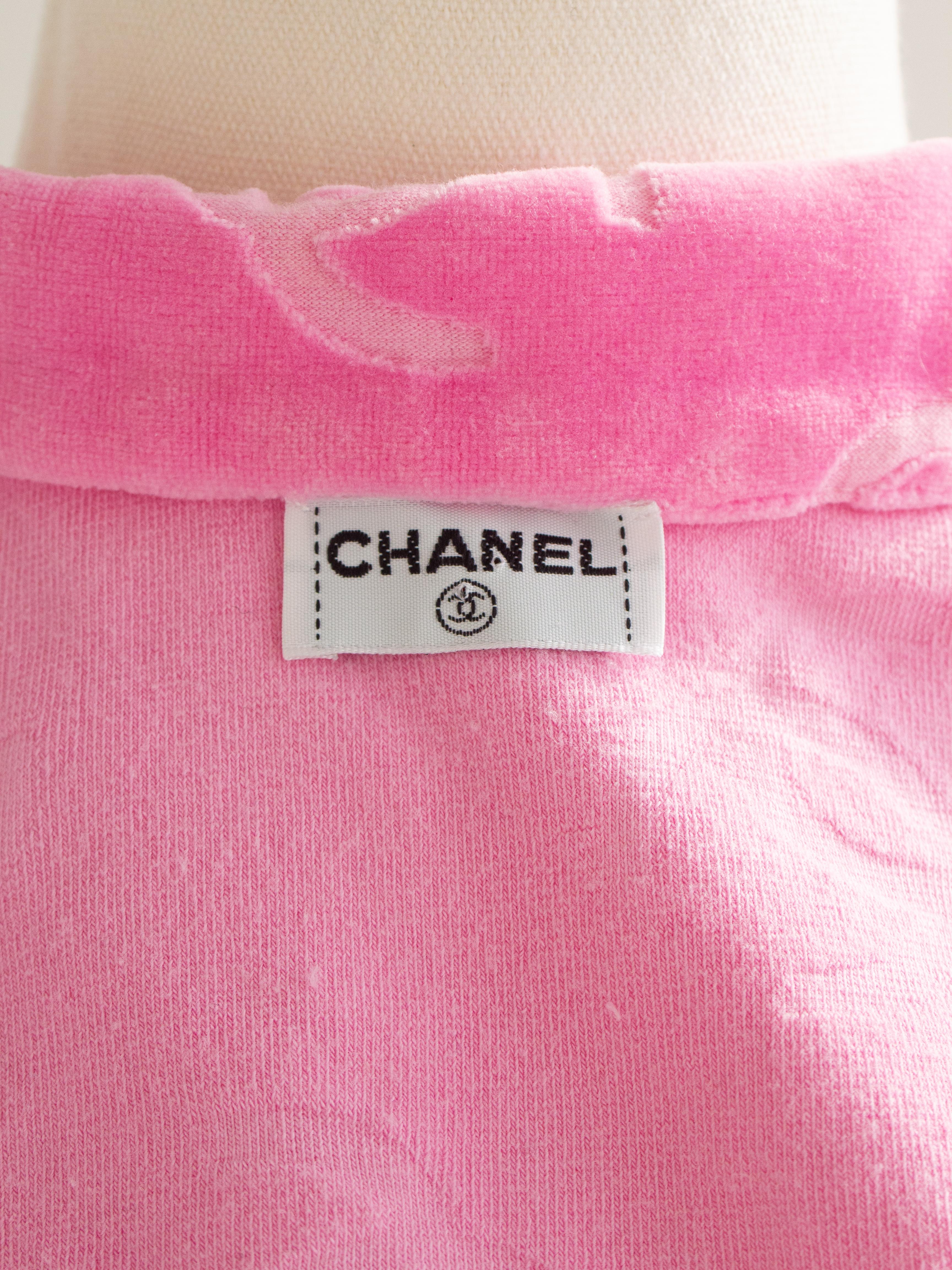 Iconic Chanel Vintage S/S 1996 Pink Velour CC Logo Button 96P Top For Sale 11