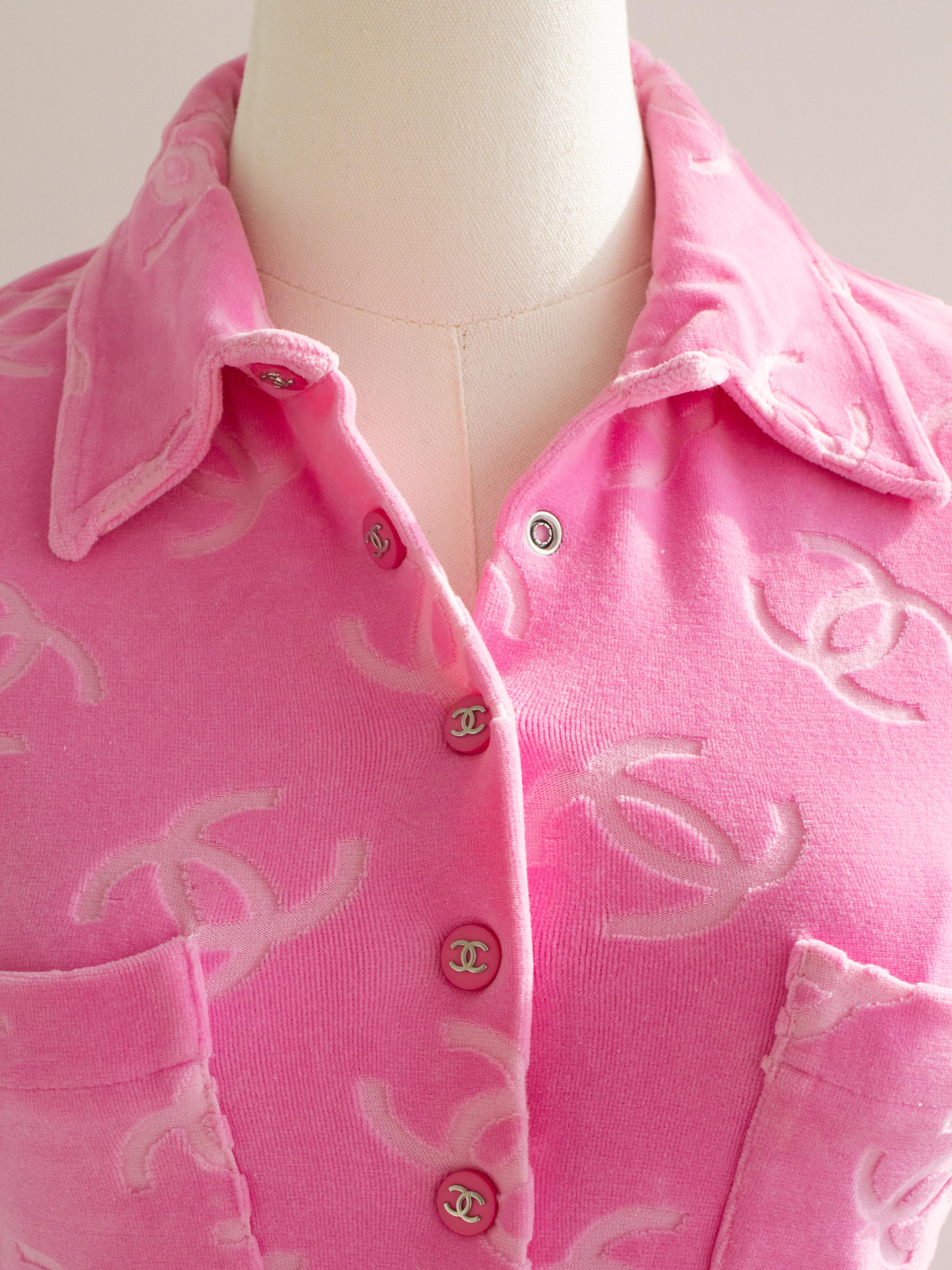 Iconic Chanel Vintage S/S 1996 Pink Velour CC Logo Button 96P Top For Sale 4