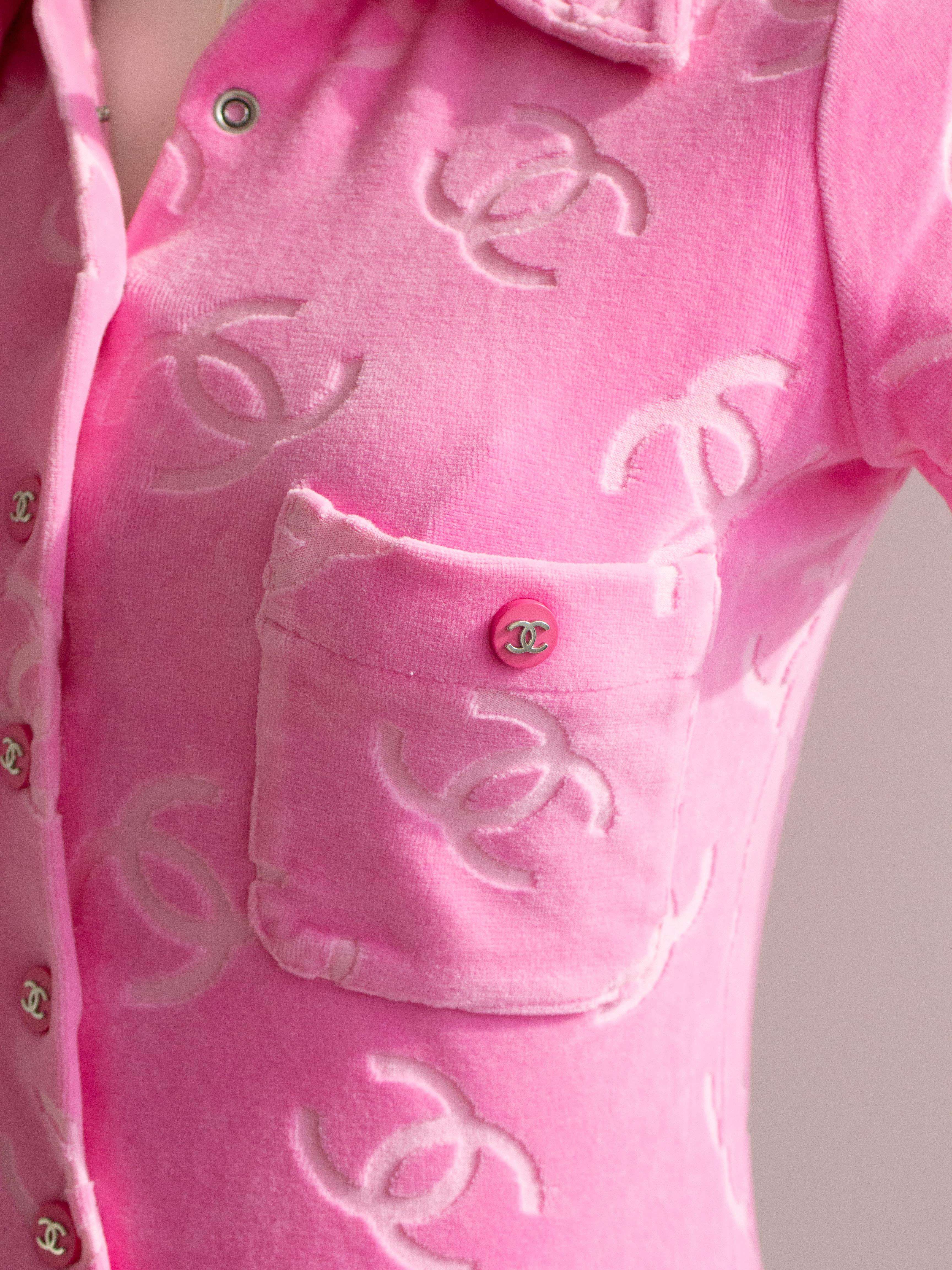 Iconic Chanel Vintage S/S 1996 Pink Velour CC Logo Button 96P Top For Sale 5