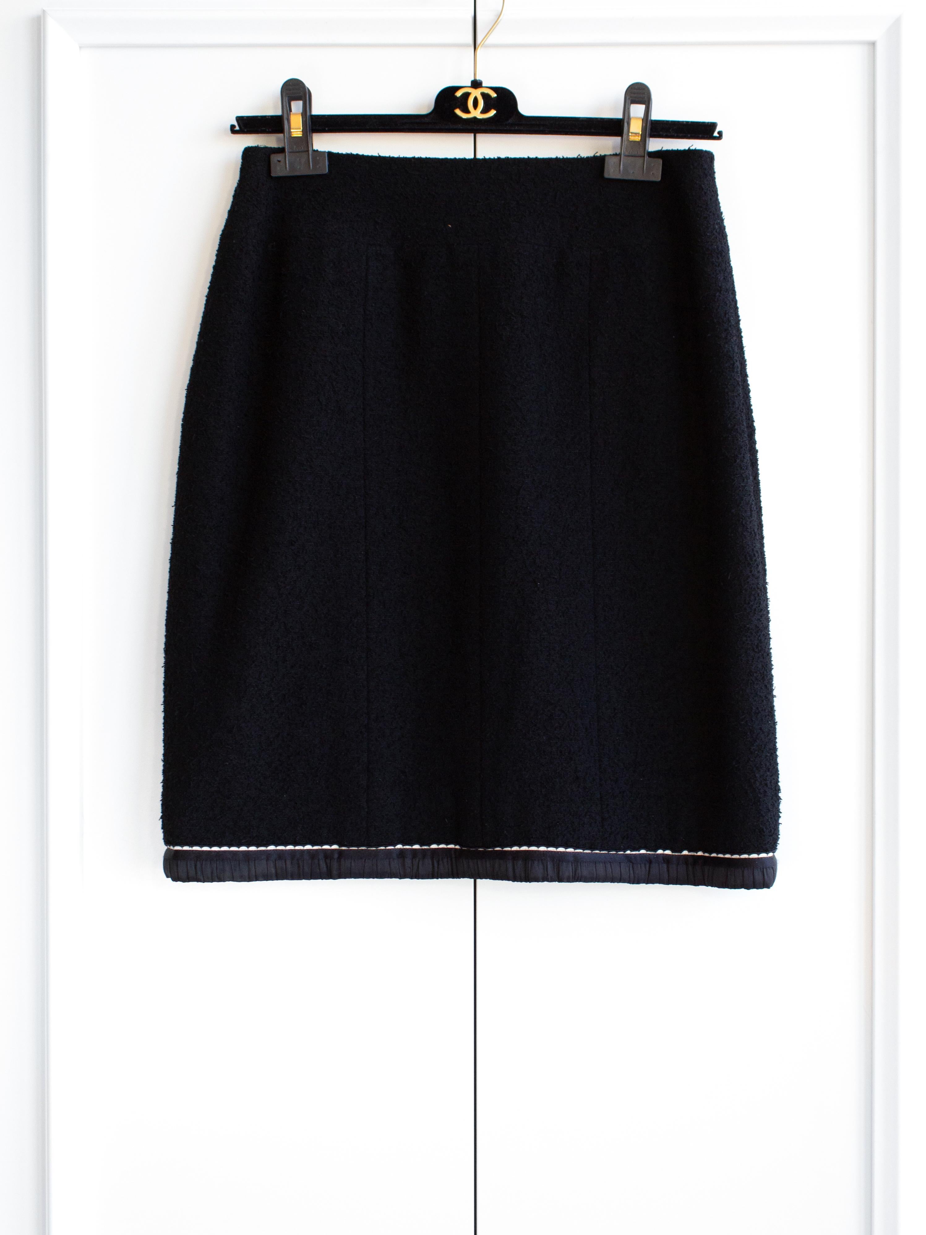 Iconic Chanel Vintage S/S1994 Navy Blue White Trims 94P Jacket Skirt Suit 12