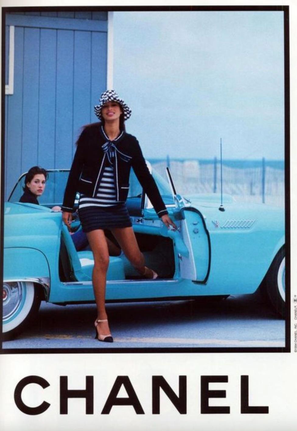 Tailleur jupe emblématique Chanel Vintage S/S1994 bleu marine et blanc bordé de bordures 94P Bon état à Jersey City, NJ