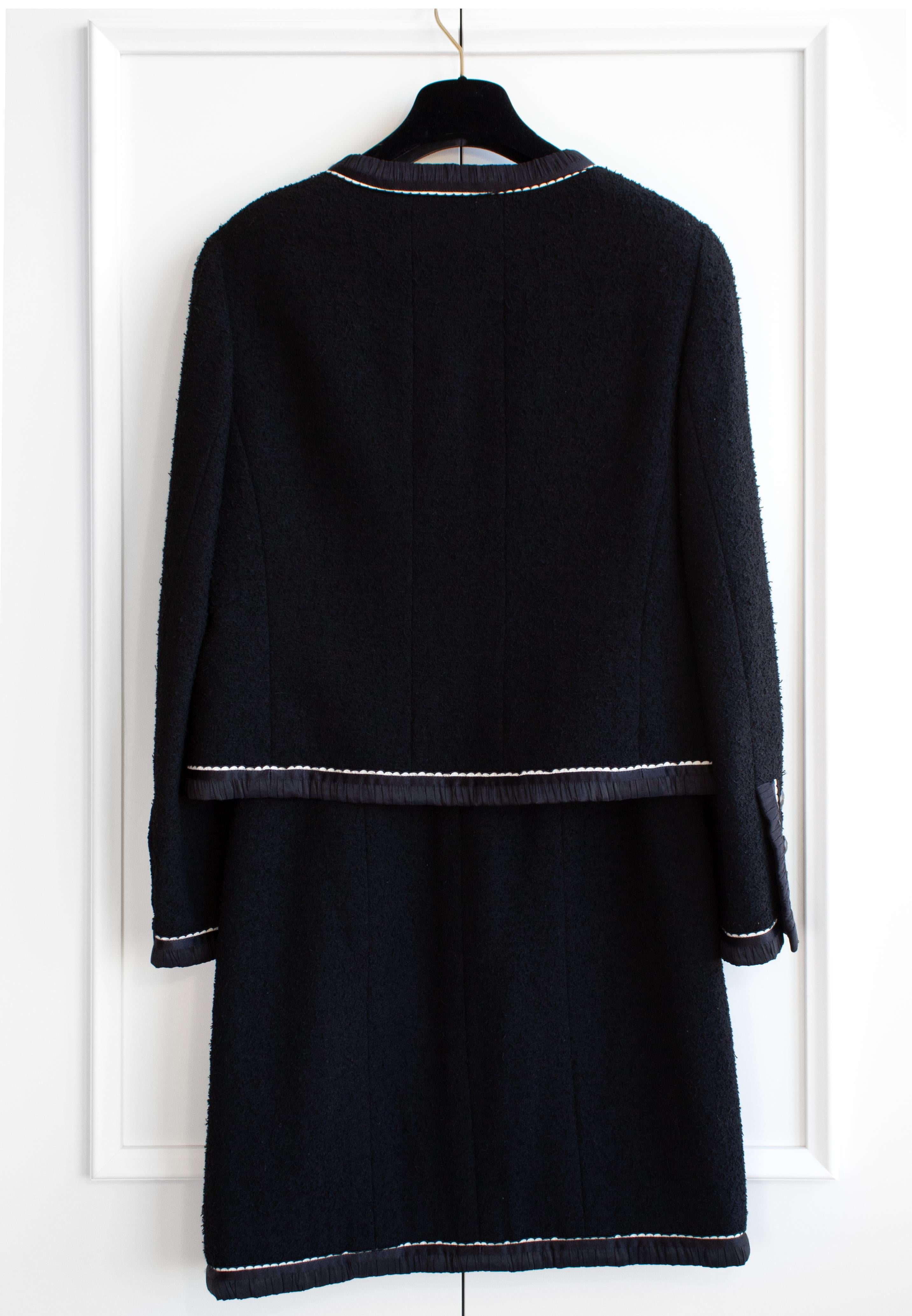 Iconic Chanel Vintage S/S1994 Navy Blue White Trims 94P Jacket Skirt Suit 4
