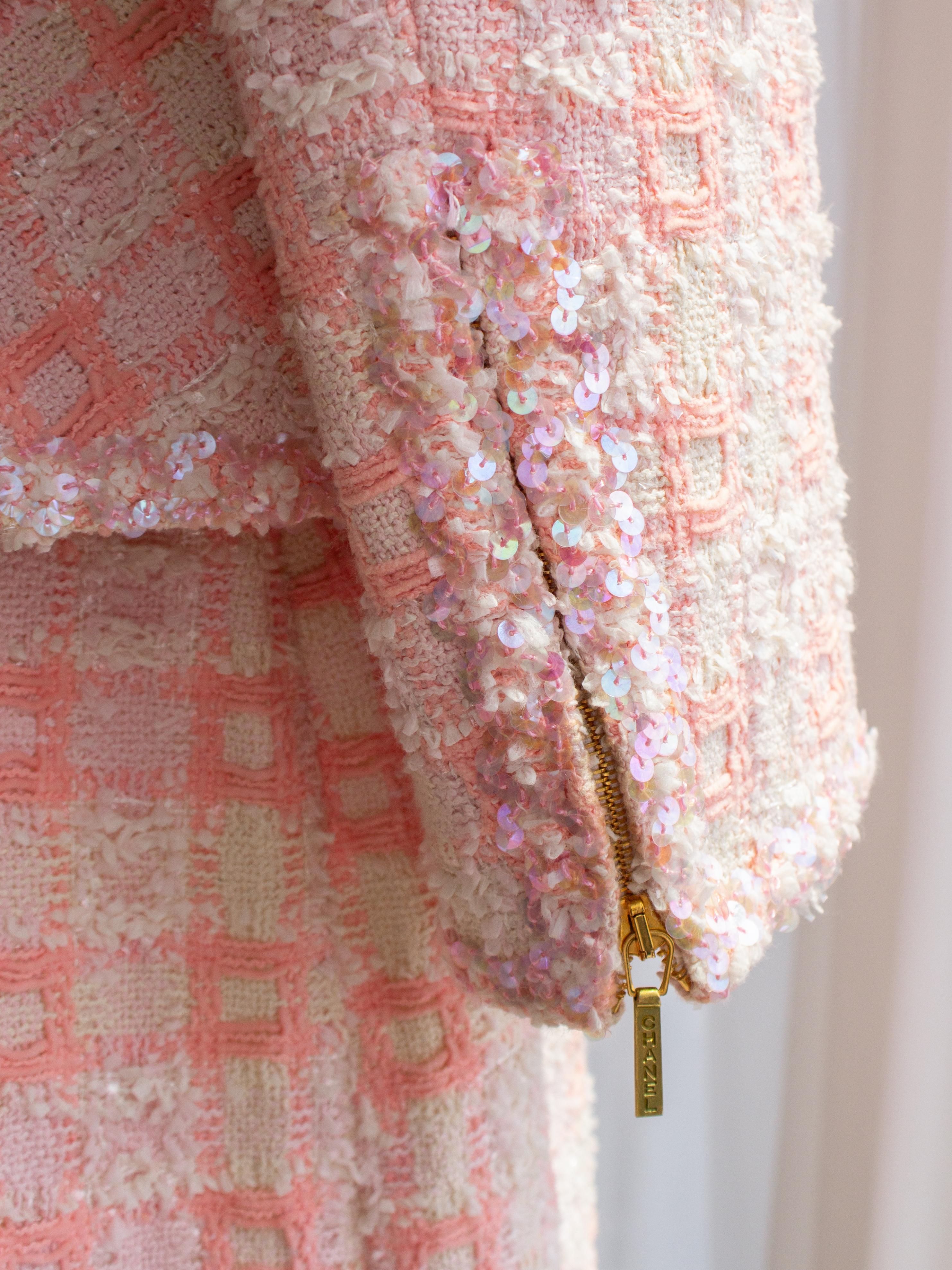Iconic Chanel Vintage S/S1995 Barbie Pink Sequin Tweed 95P Jacket Suit For Sale 11