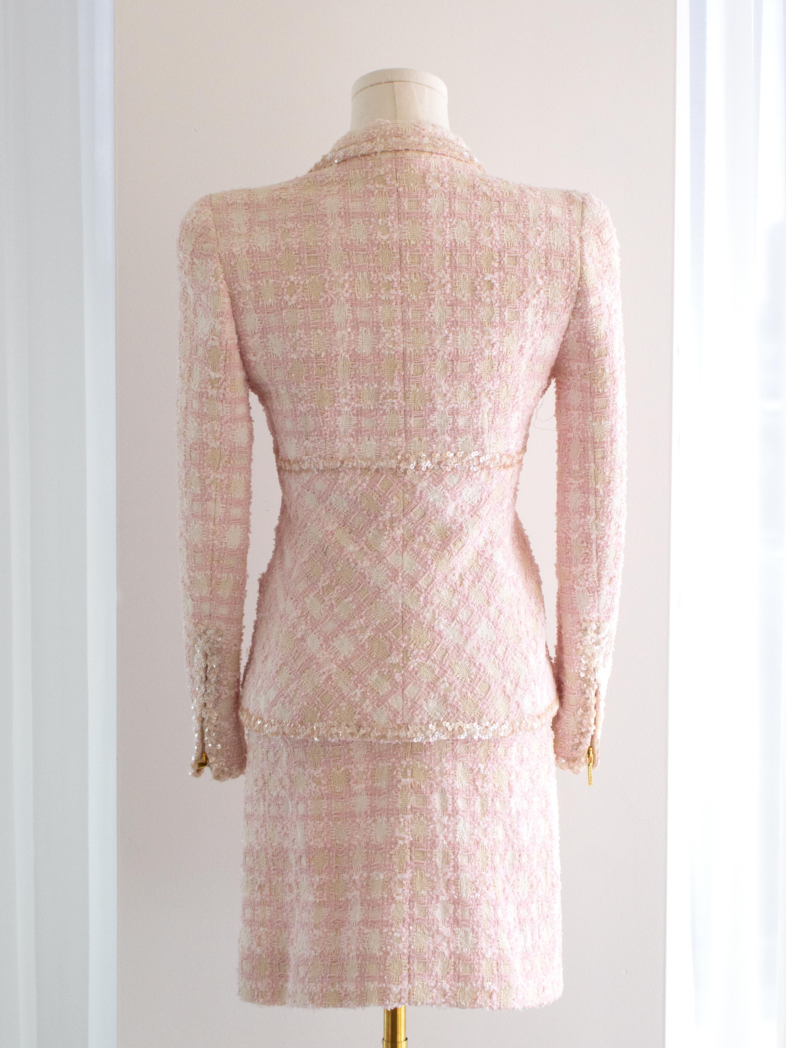 Iconic Chanel Vintage S/S1995 Barbie Pink Sequin Tweed 95P Jacket Suit 1