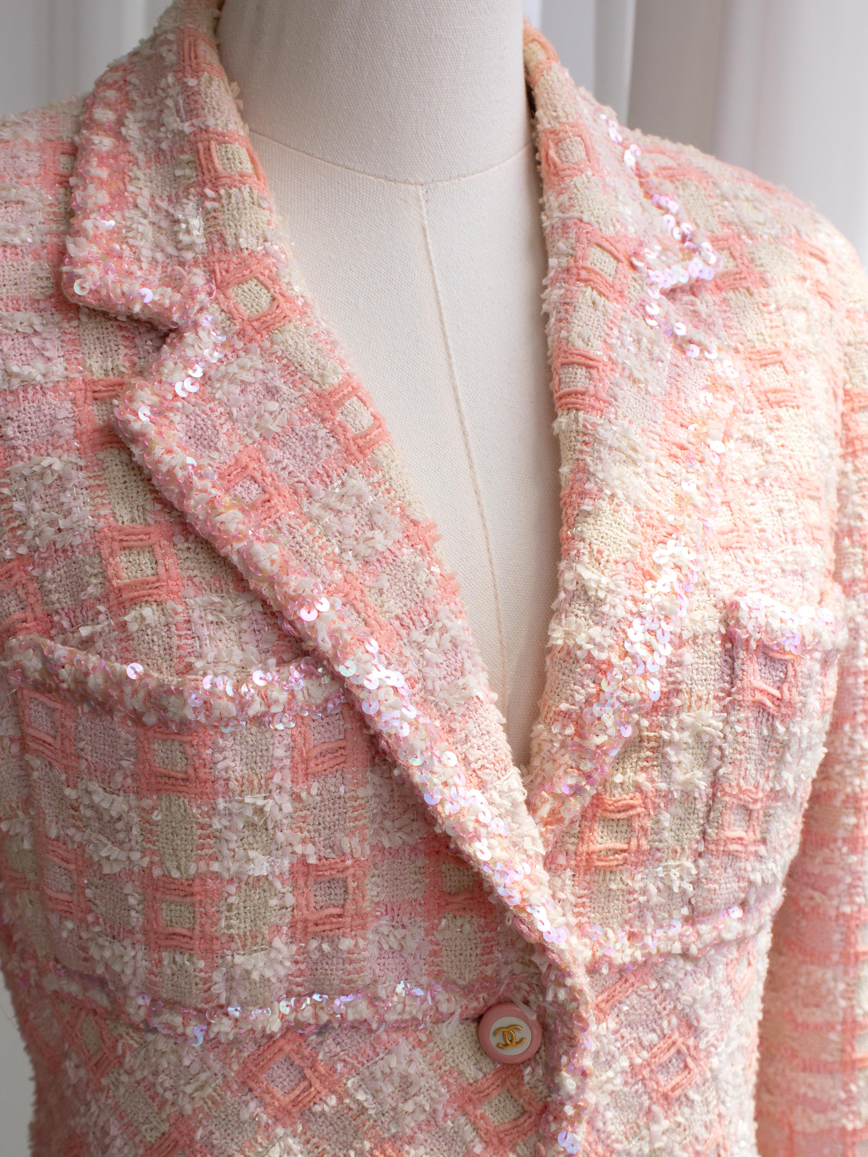Iconic Chanel Vintage S/S1995 Barbie Pink Sequin Tweed 95P Jacket Suit For Sale 3