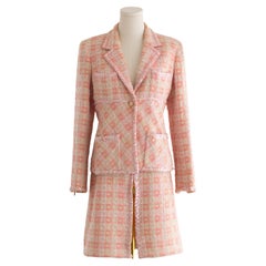 Iconic Chanel Vintage S/S1995 Barbie Pink Sequin Tweed 95P Jacket Suit
