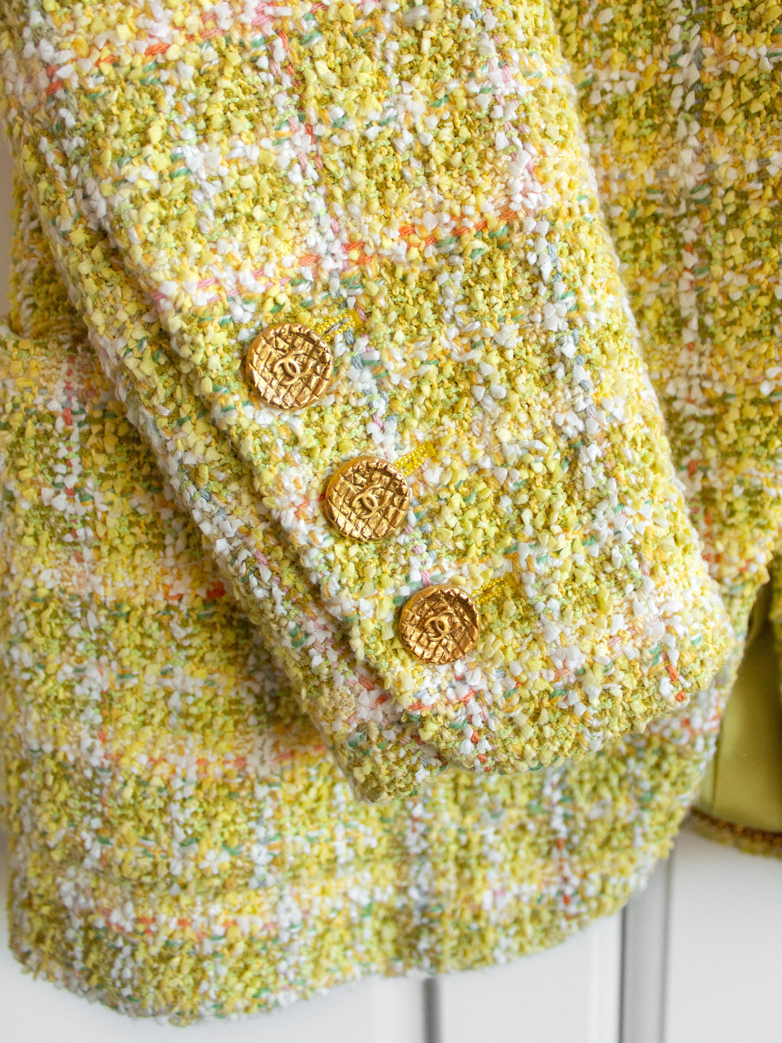 Iconic Chanel Vintage Spring 1994 Yellow Tweed Bra Shorts Jacket 94P Suit 2