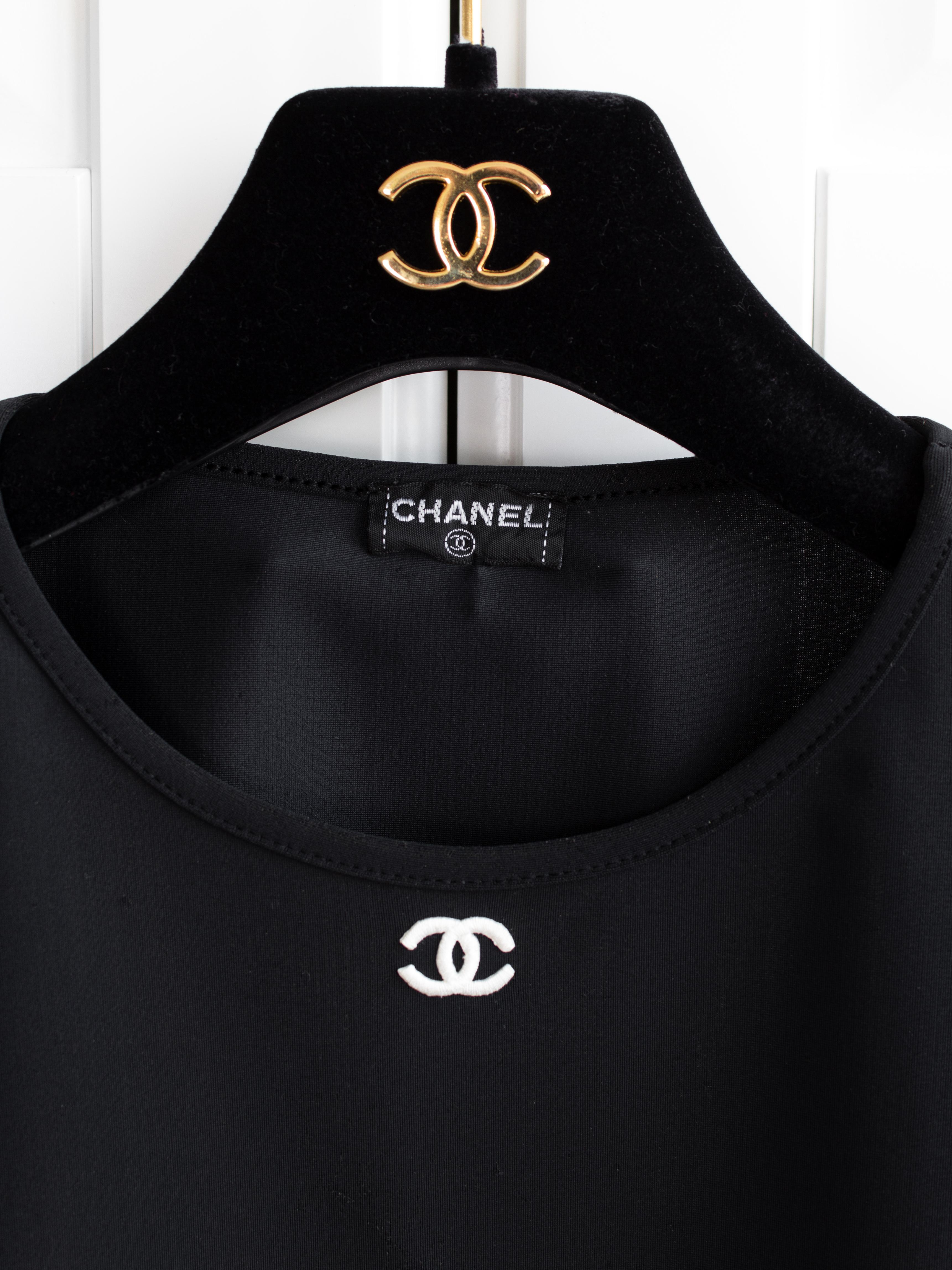 Women's Iconic Chanel Vintage Spring 1995 Black White CC Logo 95P Crop Top