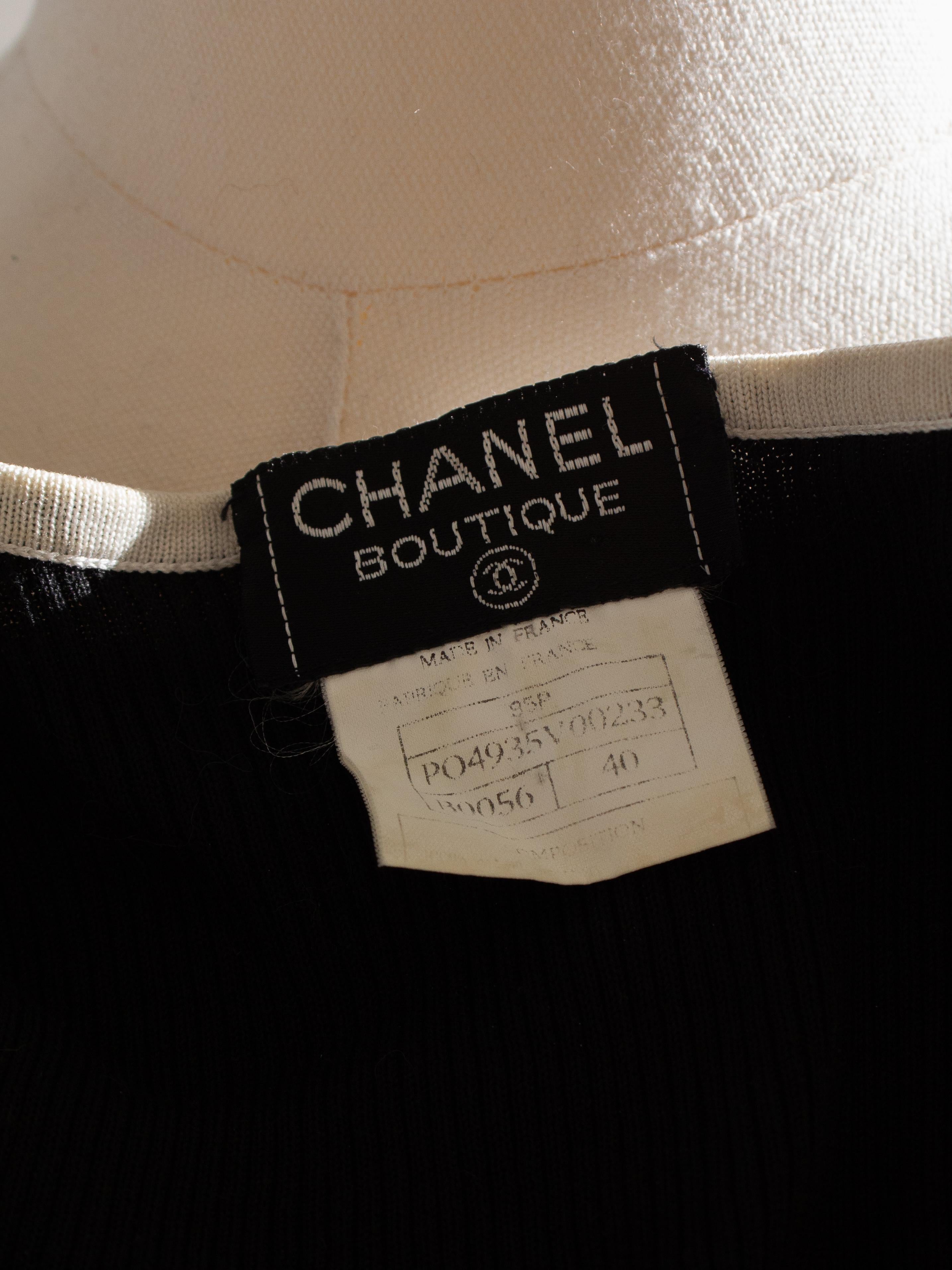 Iconic Chanel Vintage Spring 1995 Black White Ribbed CC 95P Cropped Cardigan 5