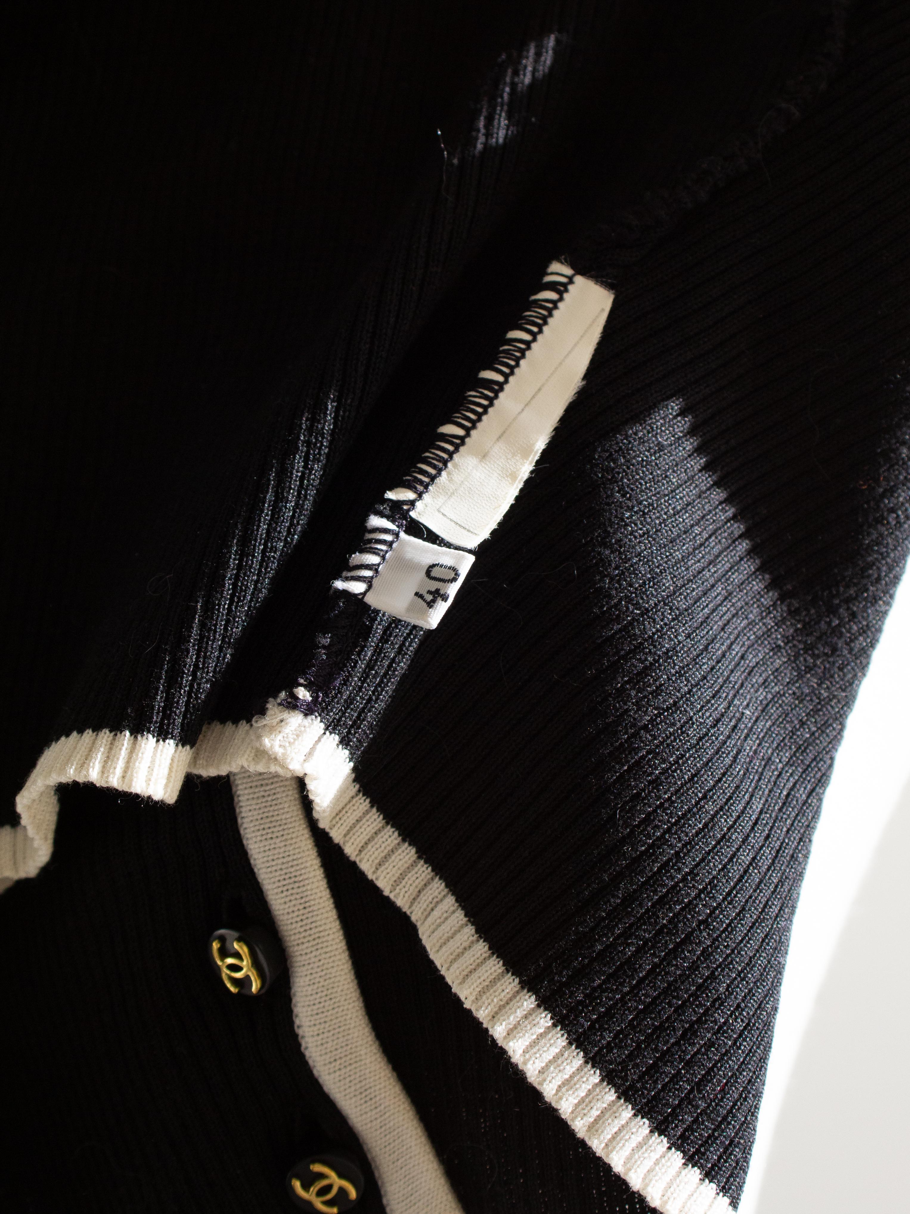 Iconic Chanel Vintage Spring 1995 Black White Ribbed CC 95P Cropped Cardigan 6