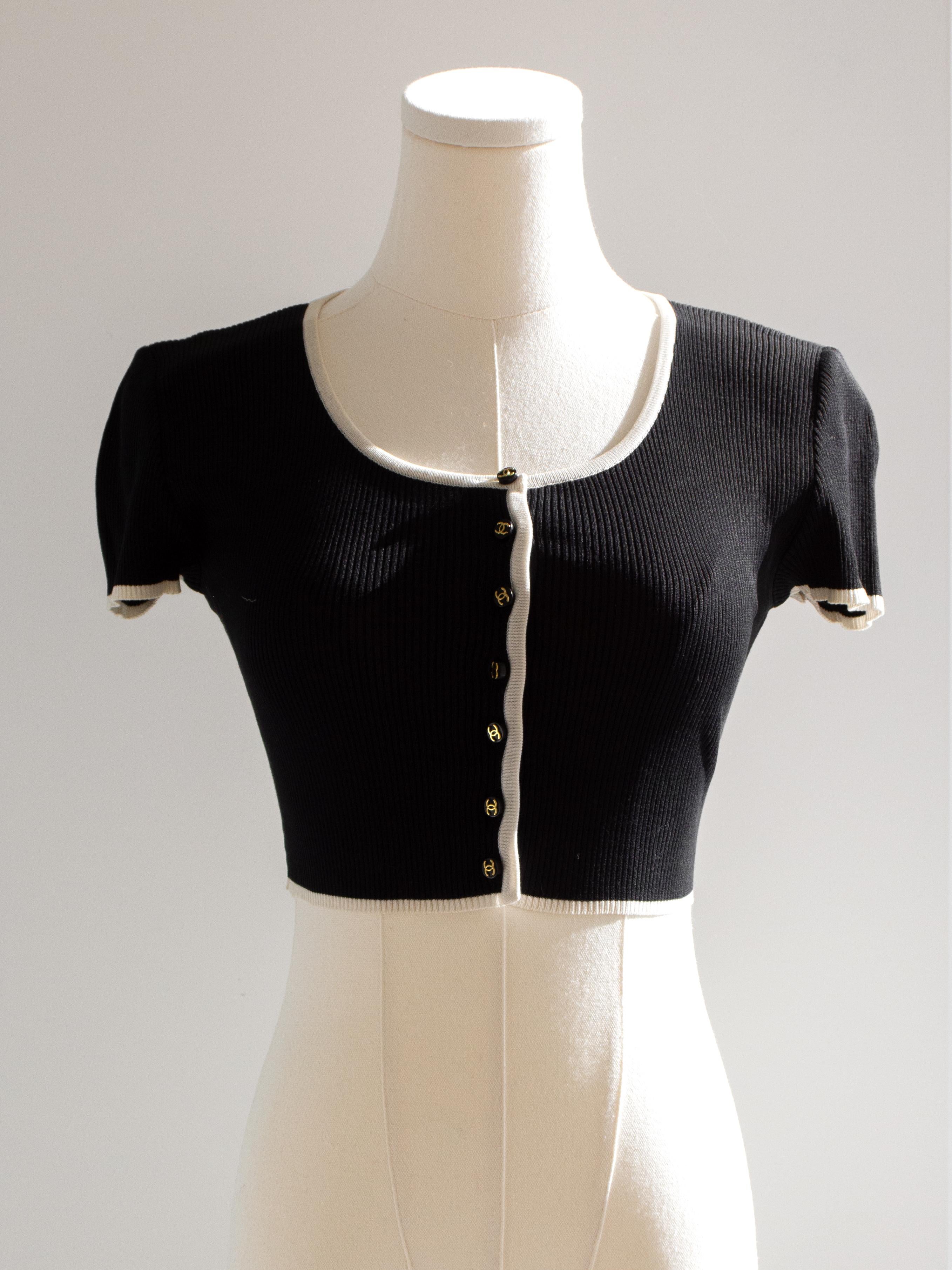 Women's Iconic Chanel Vintage Spring 1995 Black White Ribbed CC 95P Cropped Cardigan