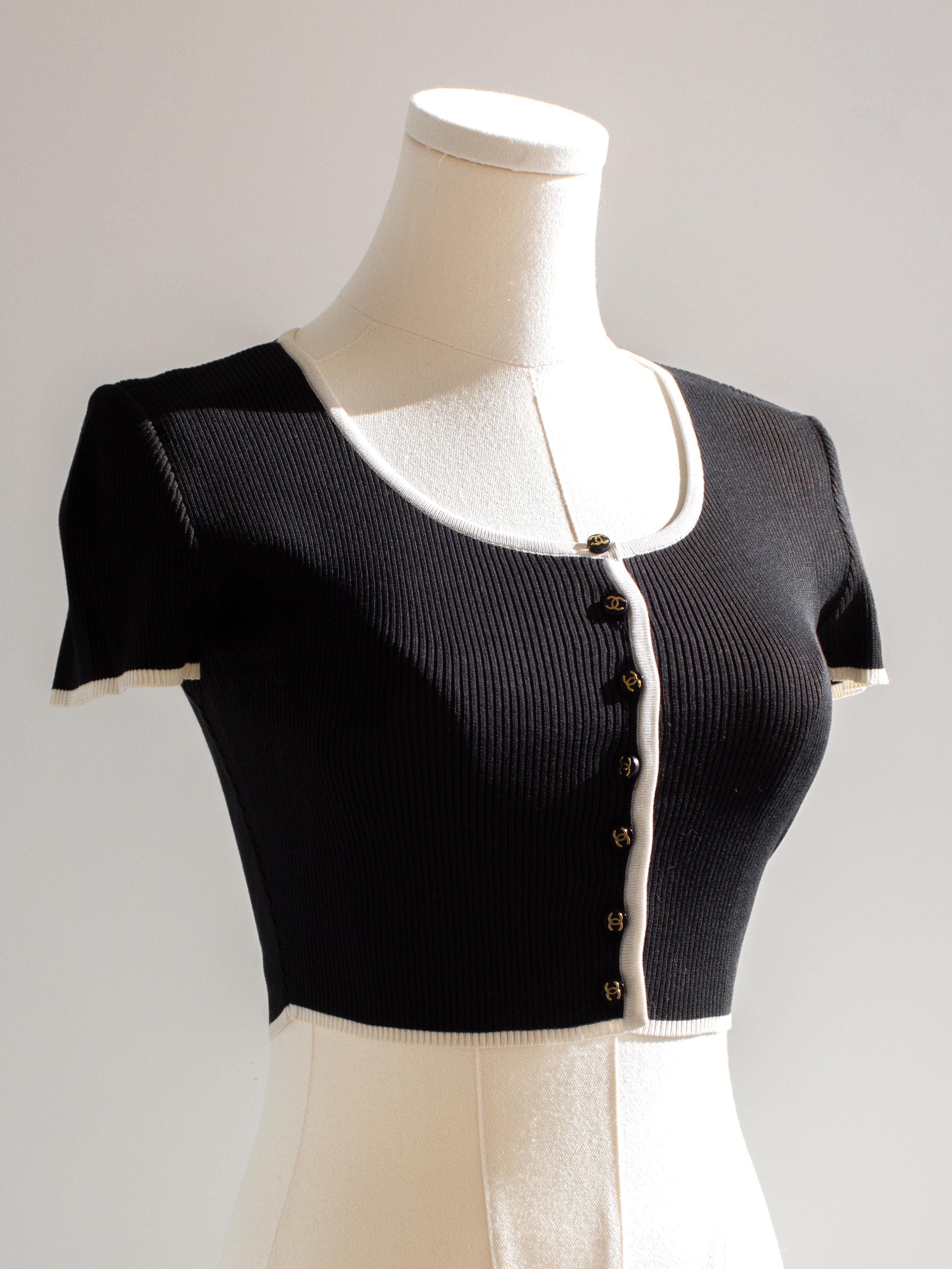 Iconic Chanel Vintage Spring 1995 Black White Ribbed CC 95P Cropped Cardigan 1