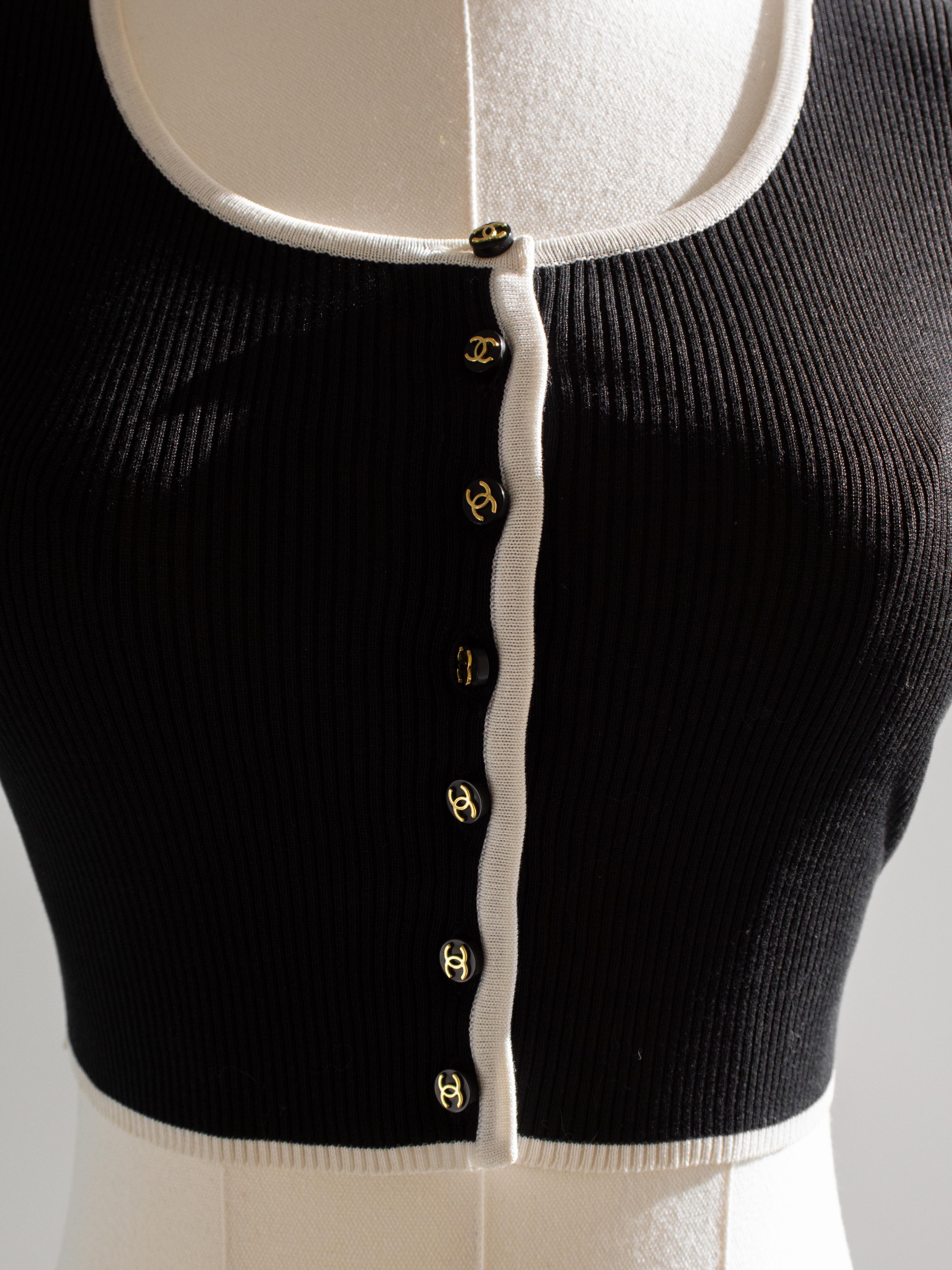Iconic Chanel Vintage Spring 1995 Black White Ribbed CC 95P Cropped Cardigan 2
