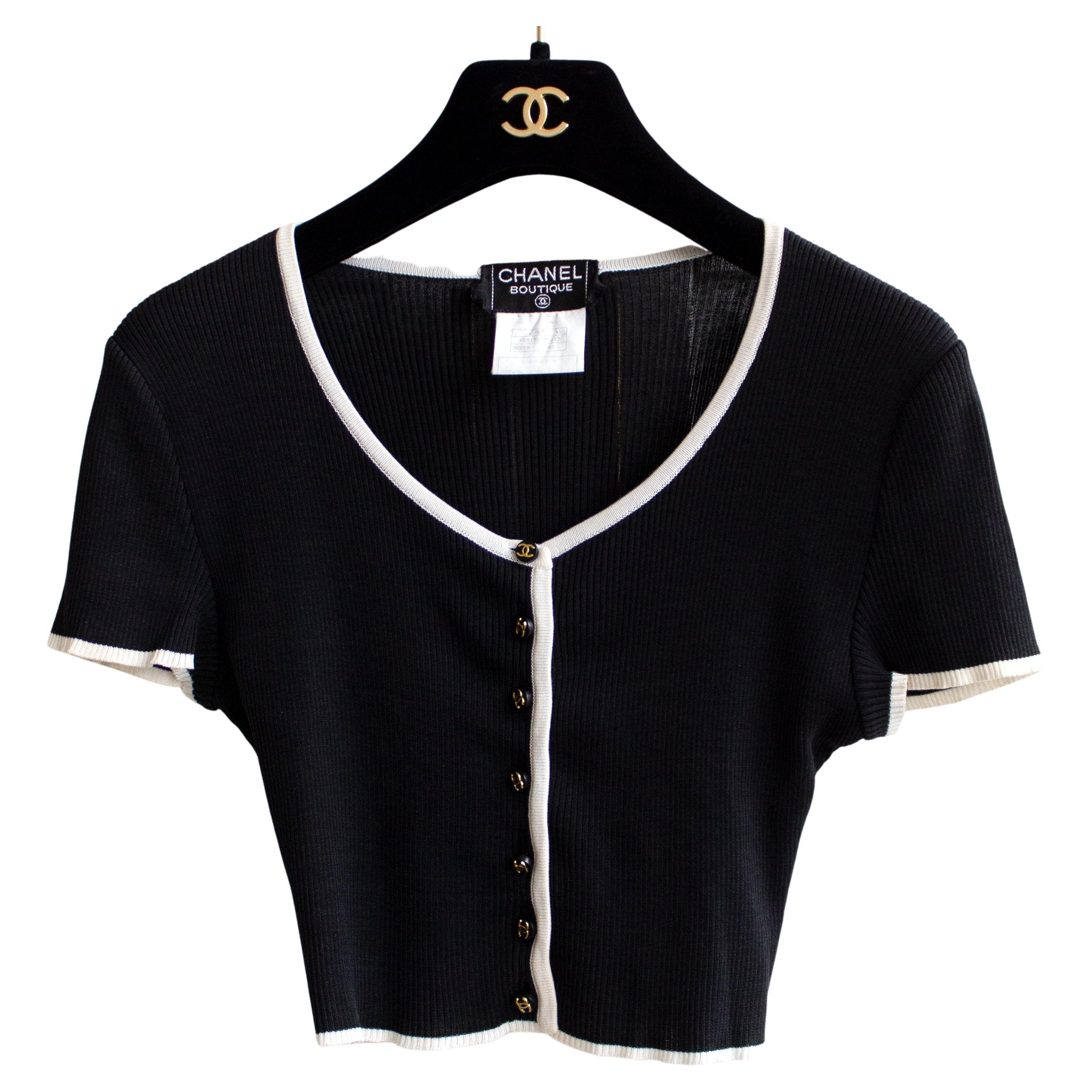 Iconic Chanel Vintage Spring 1995 Black White Ribbed CC 95P Cropped Cardigan For Sale