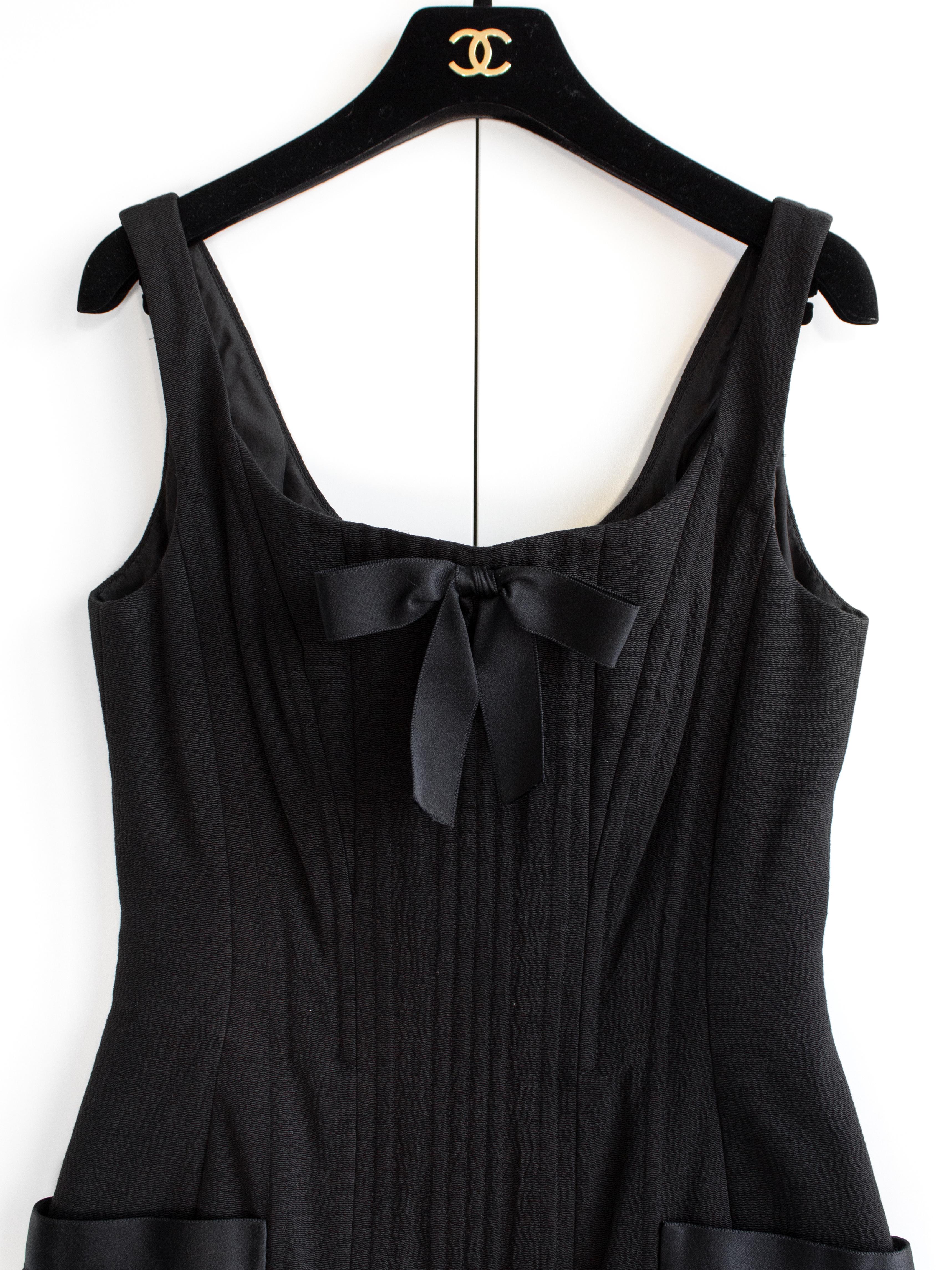 Ikonische Chanel Vintage Frühjahr/Sommer 1993 Schwarzes Korsett-Oberteil aus Seide mit Schleife 93P 1
