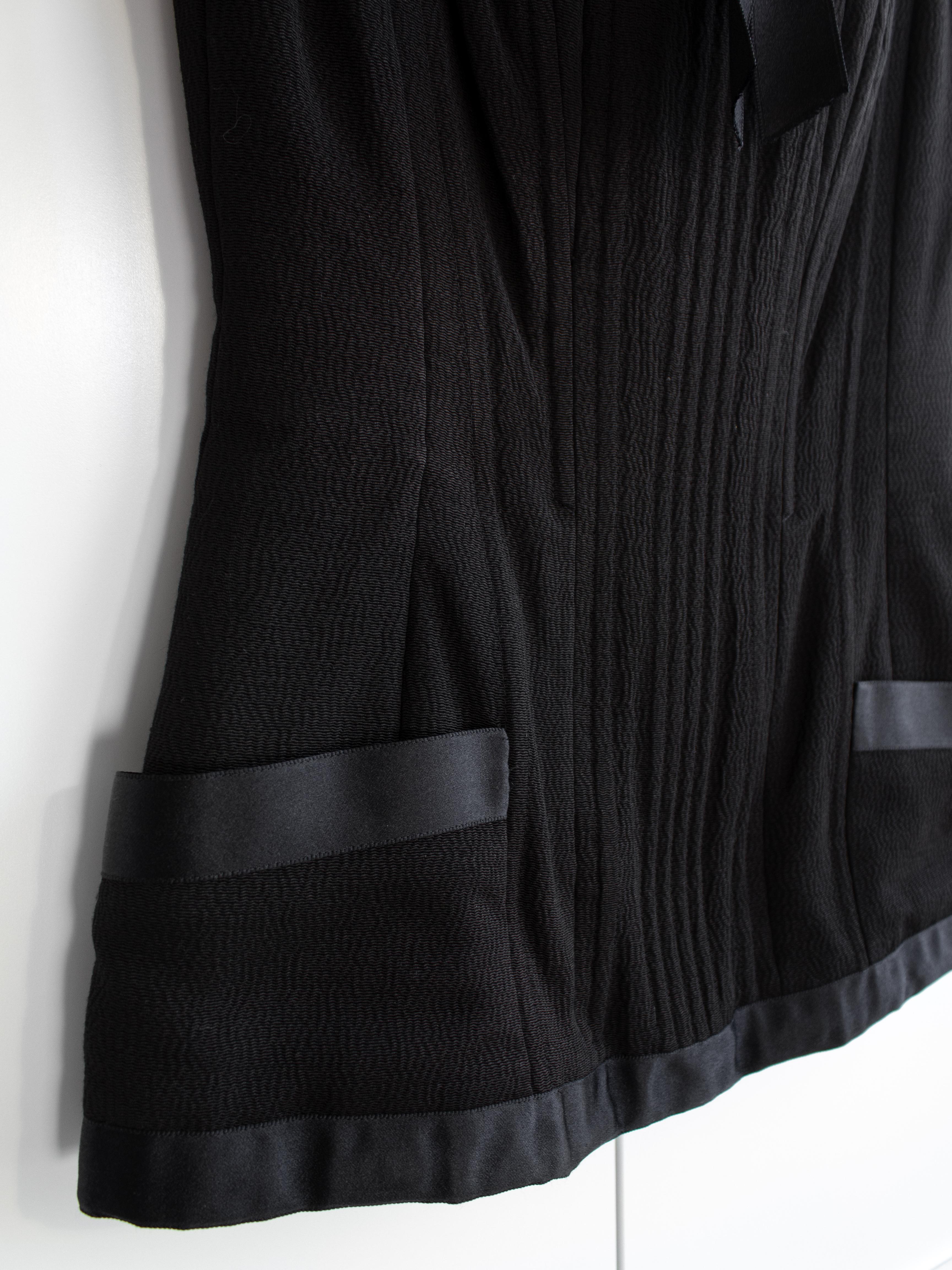 Ikonische Chanel Vintage Frühjahr/Sommer 1993 Schwarzes Korsett-Oberteil aus Seide mit Schleife 93P 4