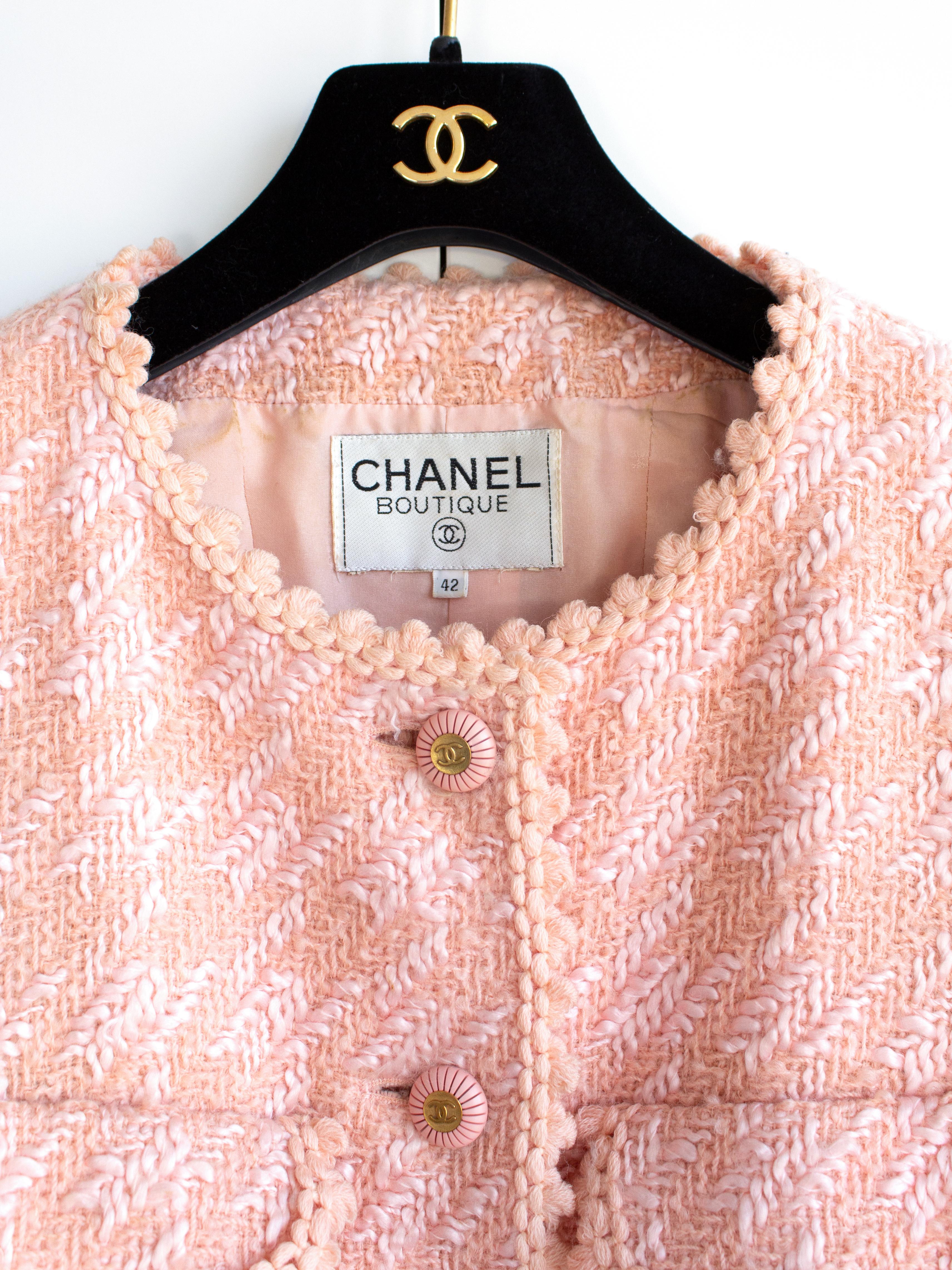 Veste emblématique Chanel Vintage printemps/été 1993 Runway en tweed rose fantaisie 93P en vente 3