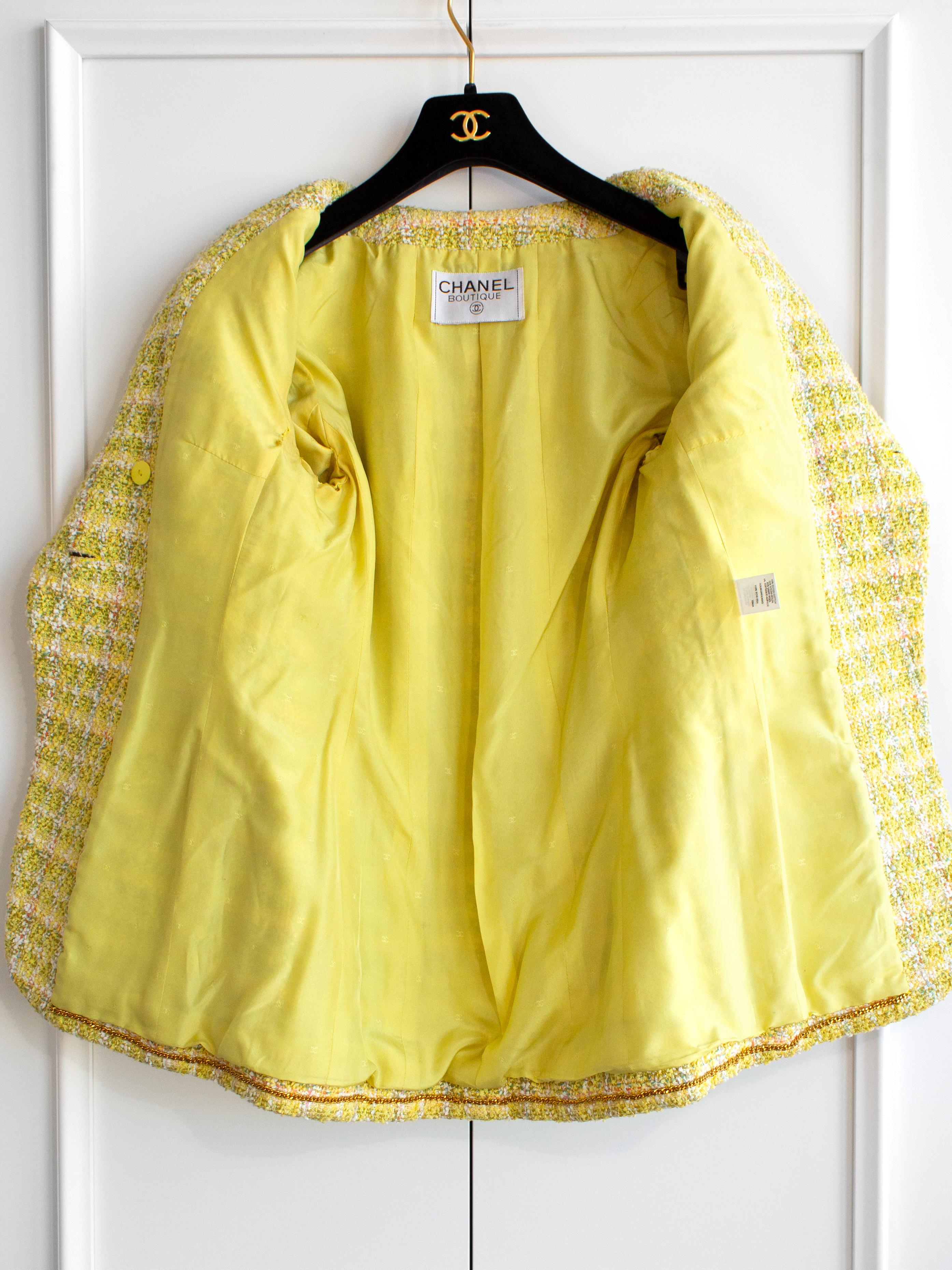 Iconic Chanel Vintage Spring/Summer 1994 Yellow Gold Tweed 94P Jacket  For Sale 9