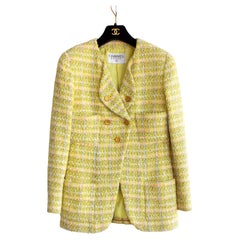 Veste emblématique Chanel vintage printemps/été 1994 en tweed jaune et or 94P 