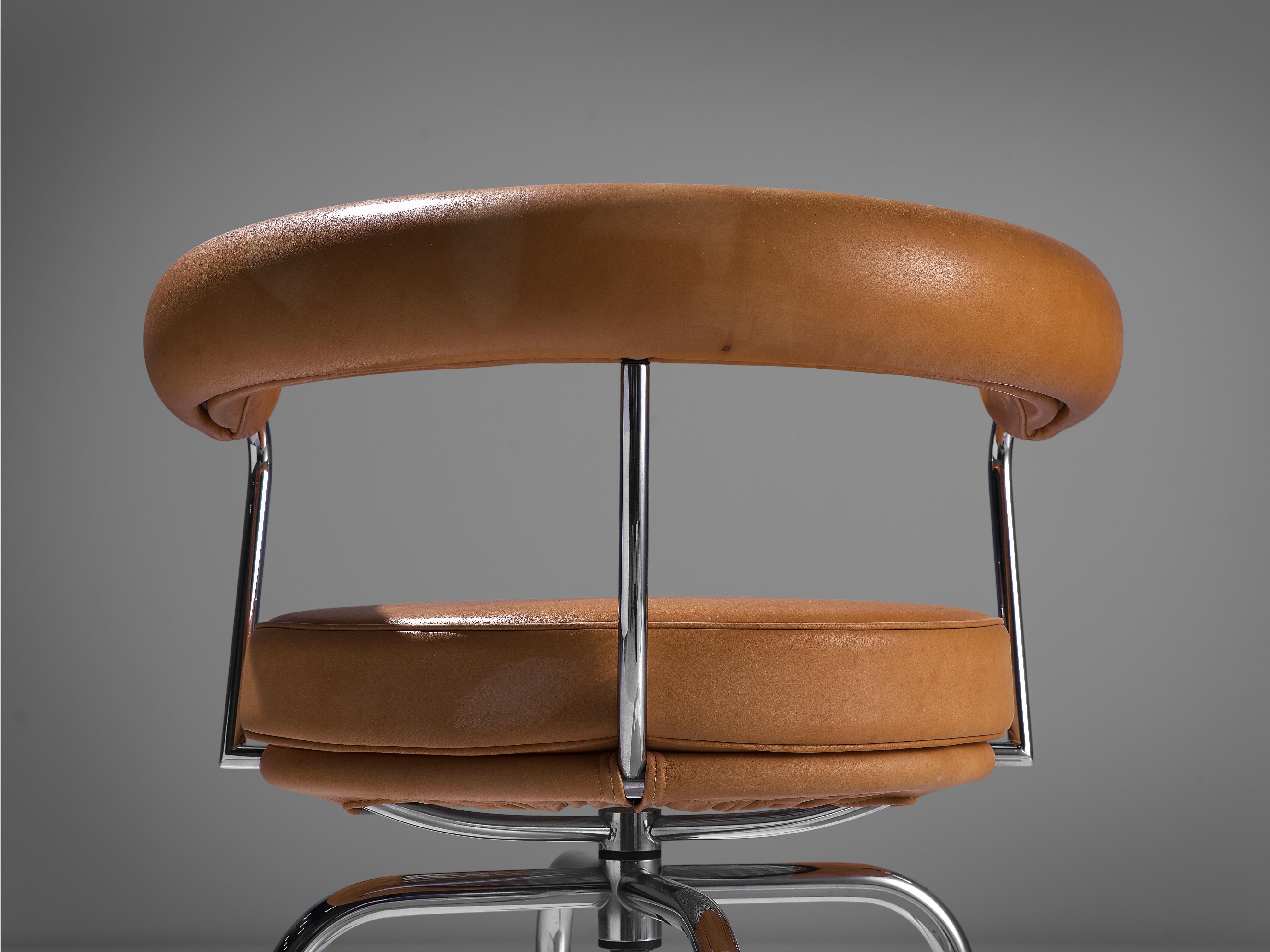 Iconic Charlotte Perriand 'LC7' Swivel Chair in Tubular Steel and Cognac Leather In Good Condition In Waalwijk, NL