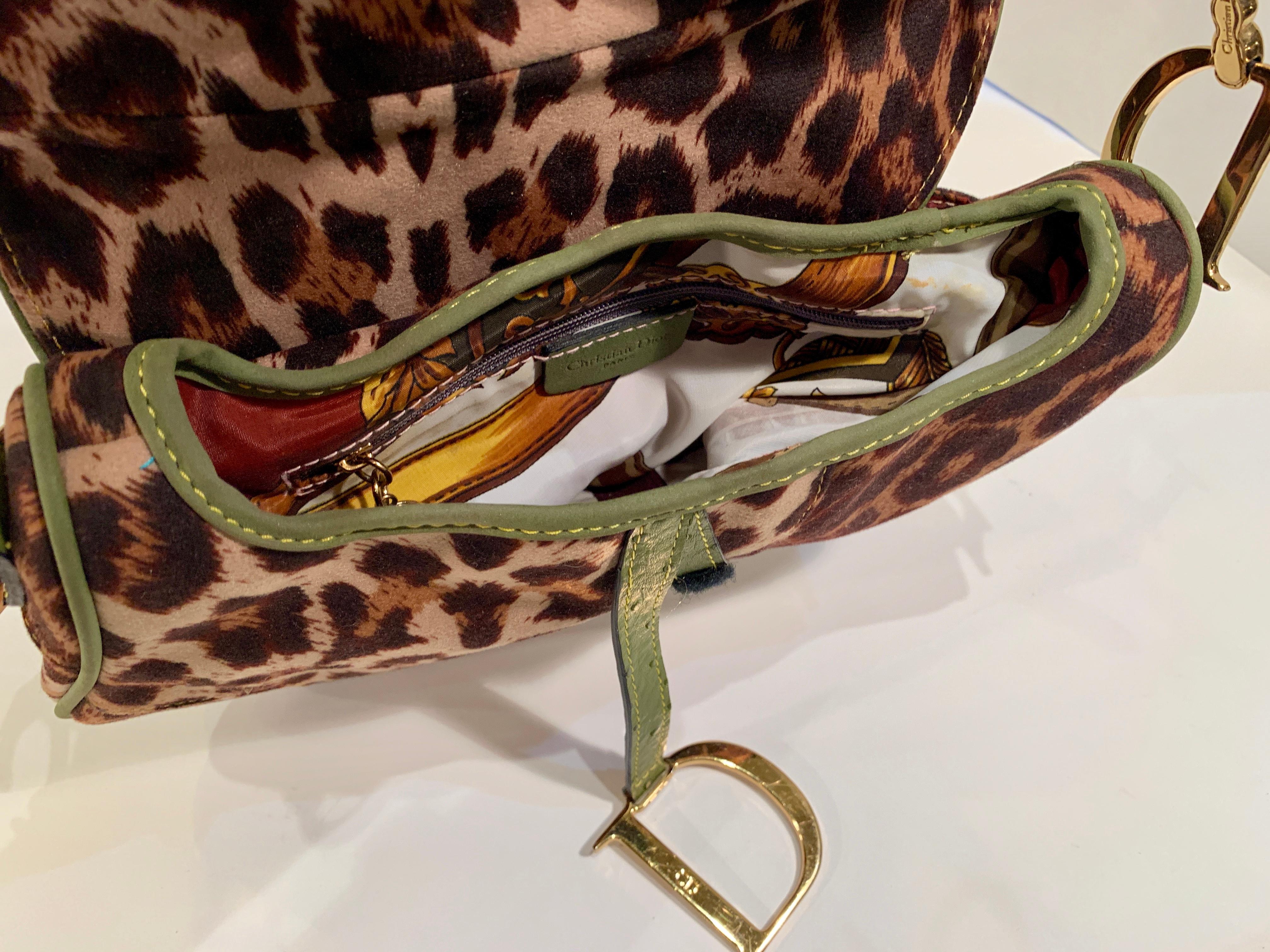 Ikonische Christian Dior Satteltasche mit Leopardenmuster und goldfarbener Logo-Hardware Damen