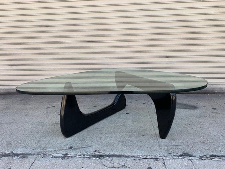 Iconic Coffee Table in Wood and Glass by Isamu Noguchi at 1stDibs iconic coffee tables, iconic