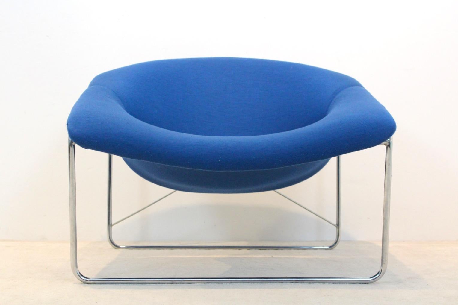 Iconic 'Cubique' chair designed by Olivier Mourgue for Airborne International, France 1968. The chair has a chromed tubular steel construction supporting a wire frame upholstered in blue jersey fabric. Wear consistent with age and use. The fabric is