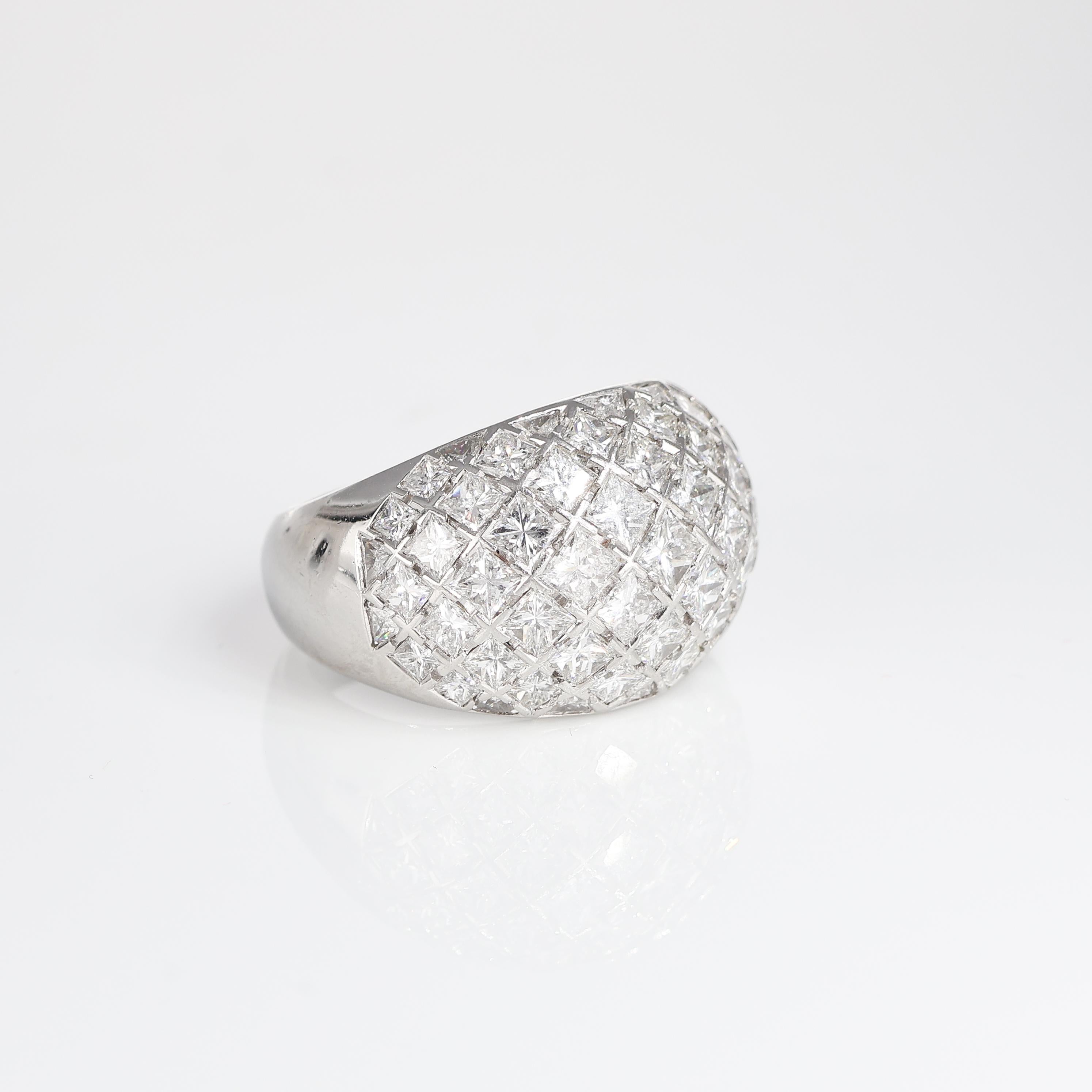 Square Cut Iconic Curnis White Gold Band Ring with 5.10 Carats of Diamonds For Sale