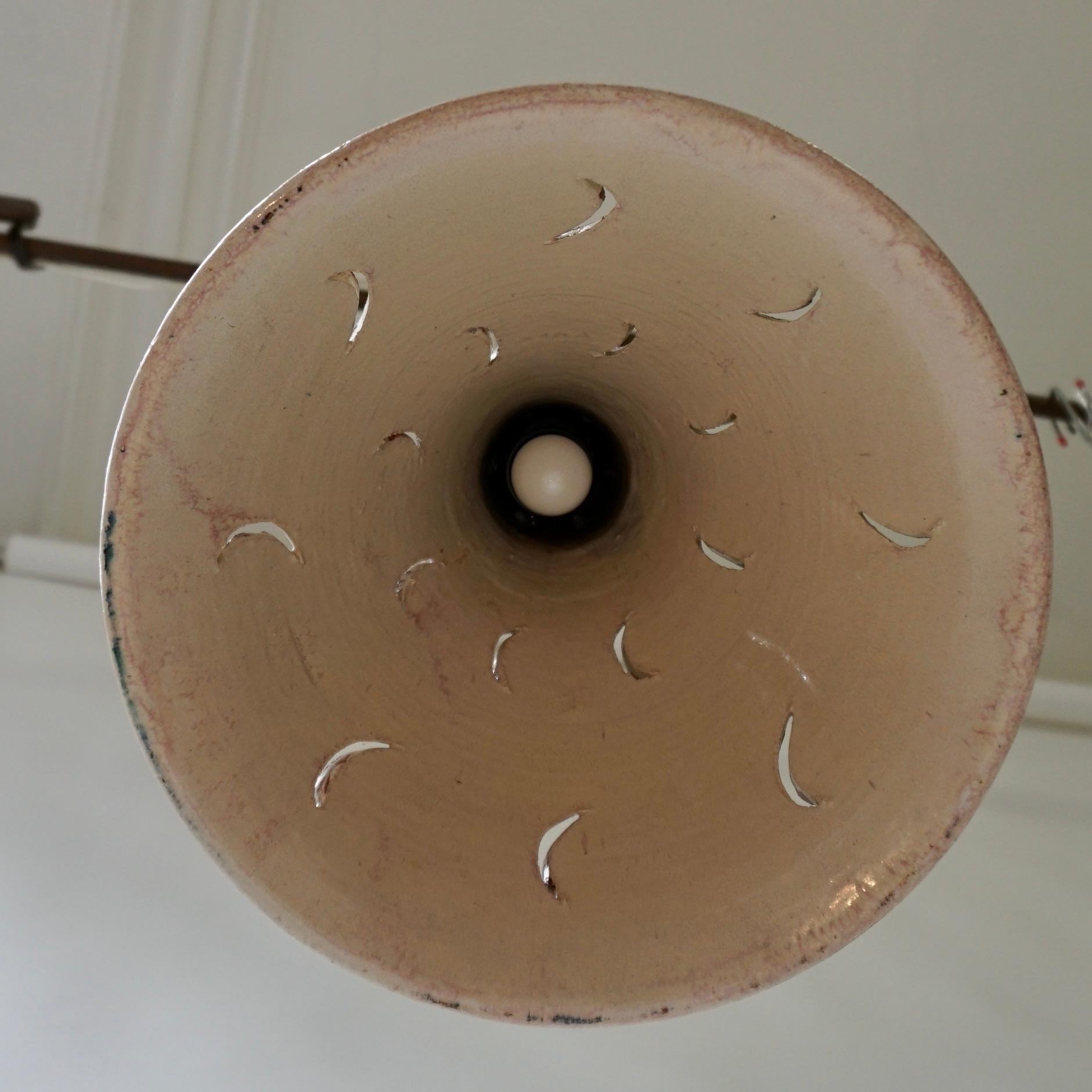 Céramique Lampe suspendue danoise emblématique en céramique en vente