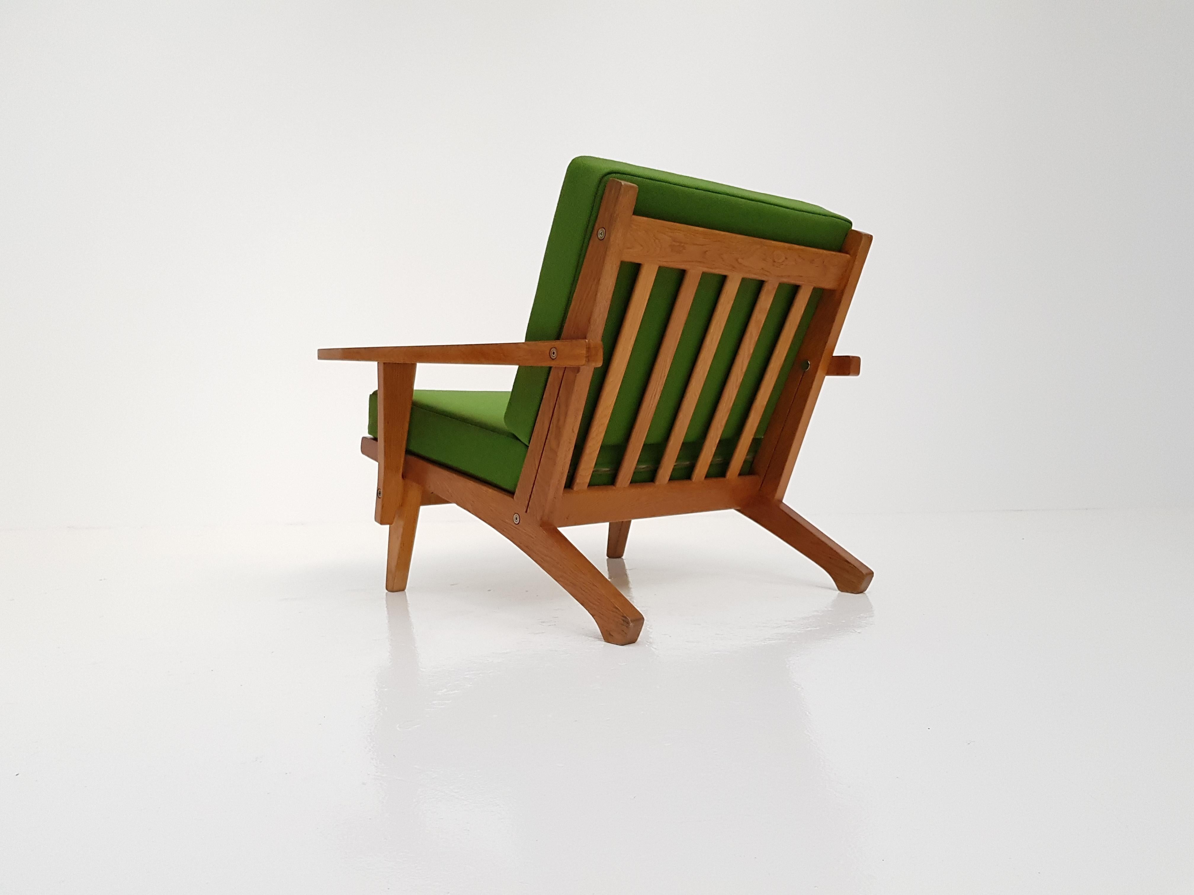 Iconic Danish Hans J Wegner GE-375 Lounge Chair 2