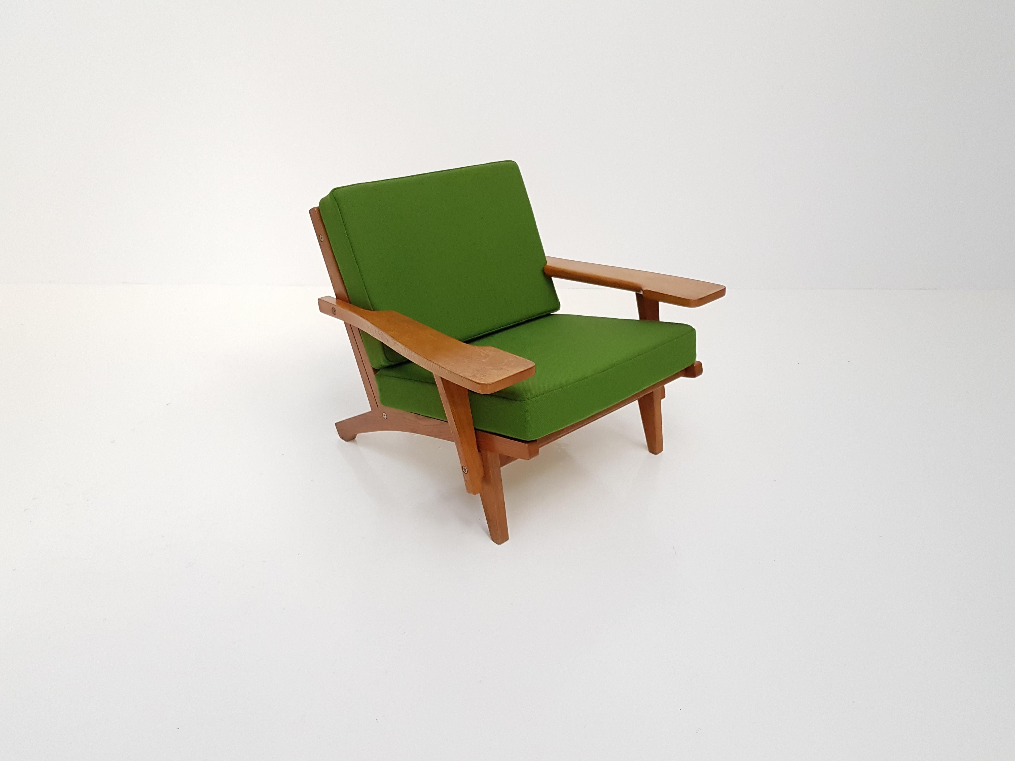Mid-Century Modern Iconic Danish Hans J Wegner GE-375 Lounge Chair