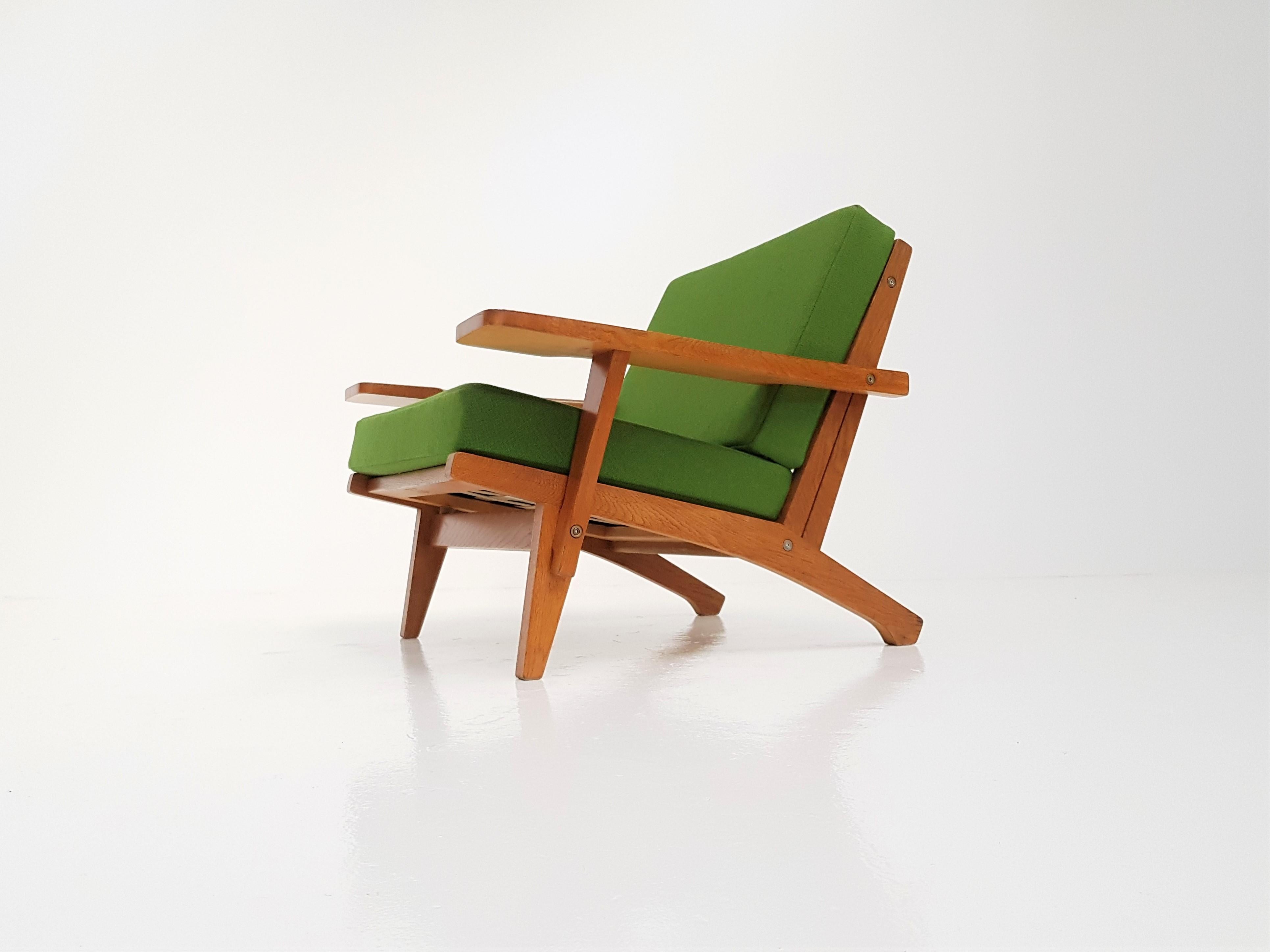 20th Century Iconic Danish Hans J Wegner GE-375 Lounge Chair