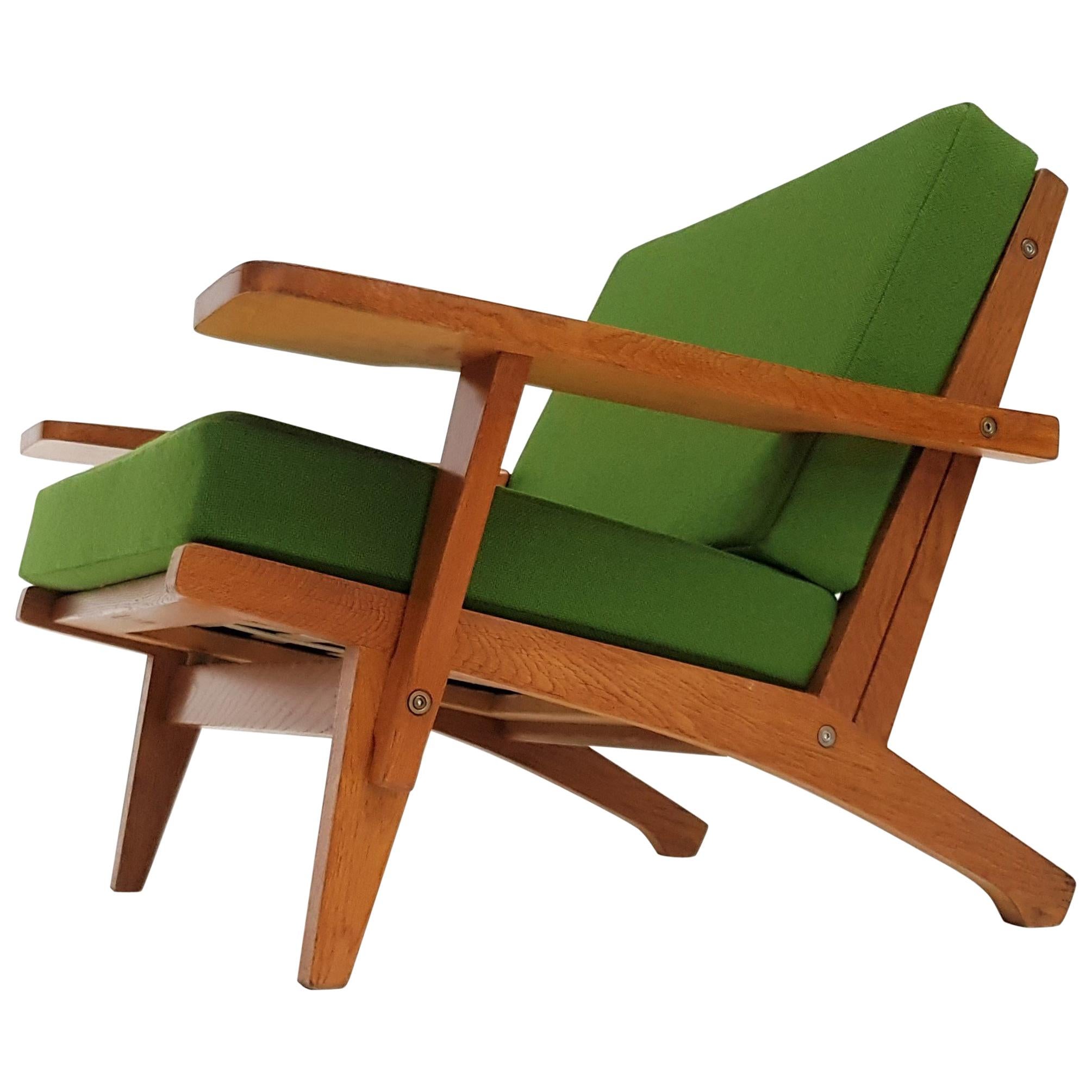Iconic Danish Hans J Wegner GE-375 Lounge Chair
