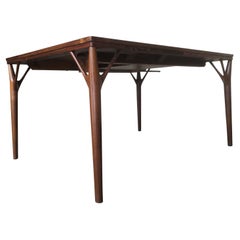 Icónica mesa de comedor danesa de palisandro de mediados de siglo